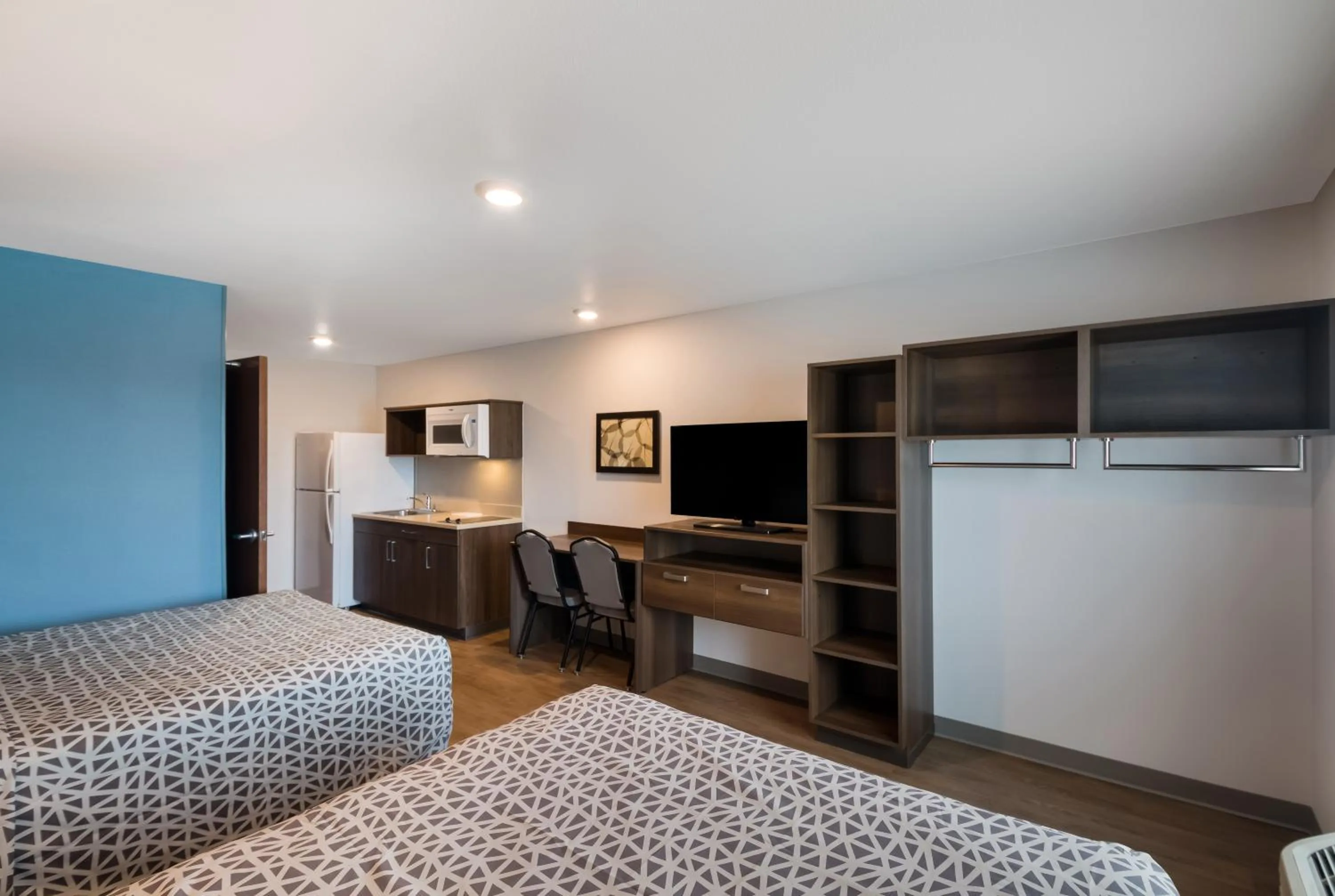 Bedroom, Bed in WoodSpring Suites Austin Central