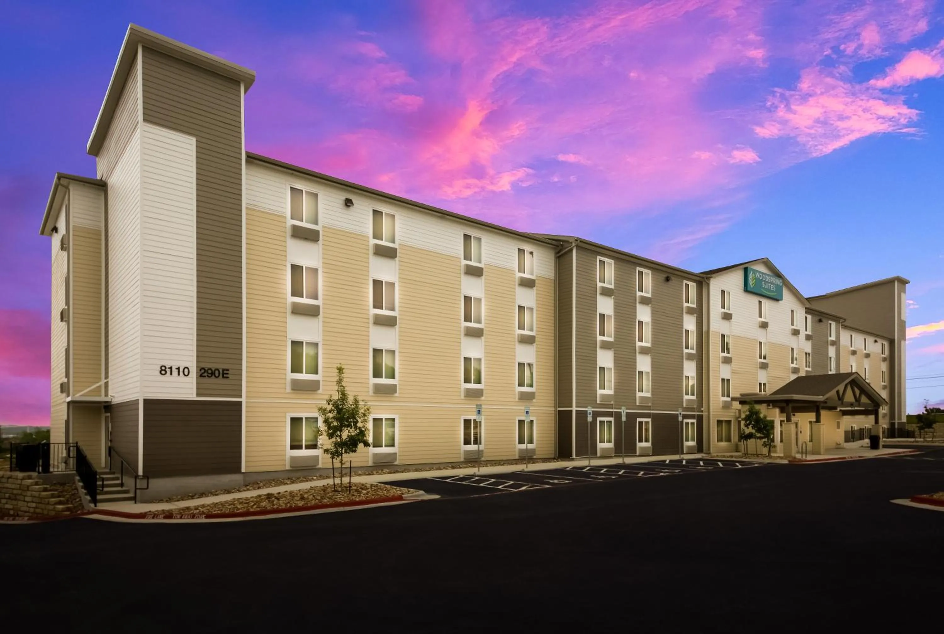 Property building in WoodSpring Suites Austin Central