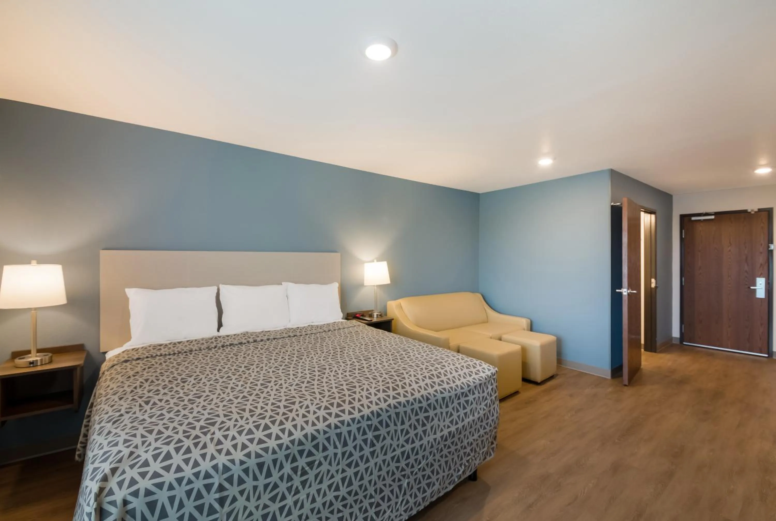 Bed in WoodSpring Suites Austin Central