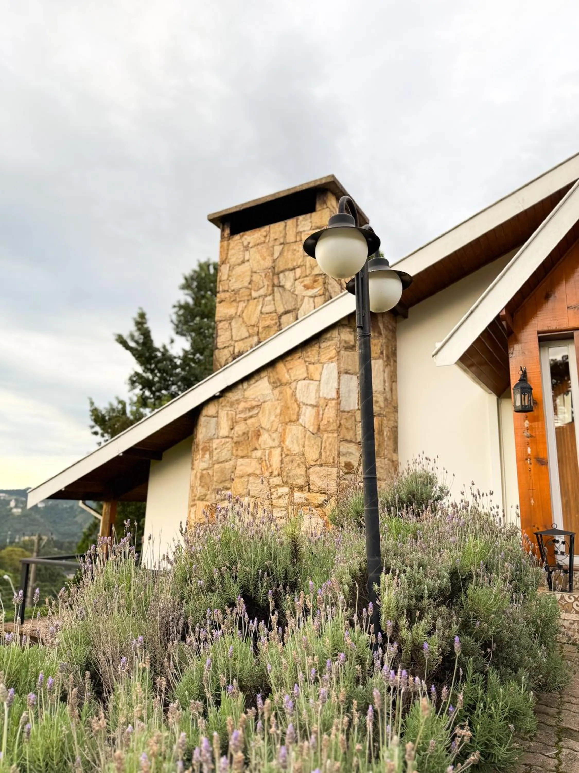 Property building in Hotel Pousada Bella Locanda