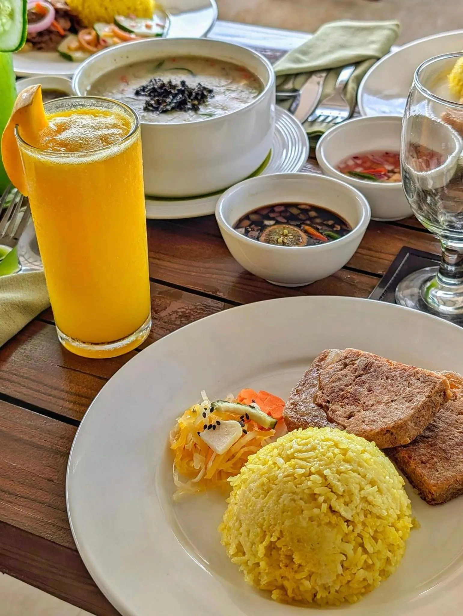 Restaurant/places to eat in Kayong's Inn