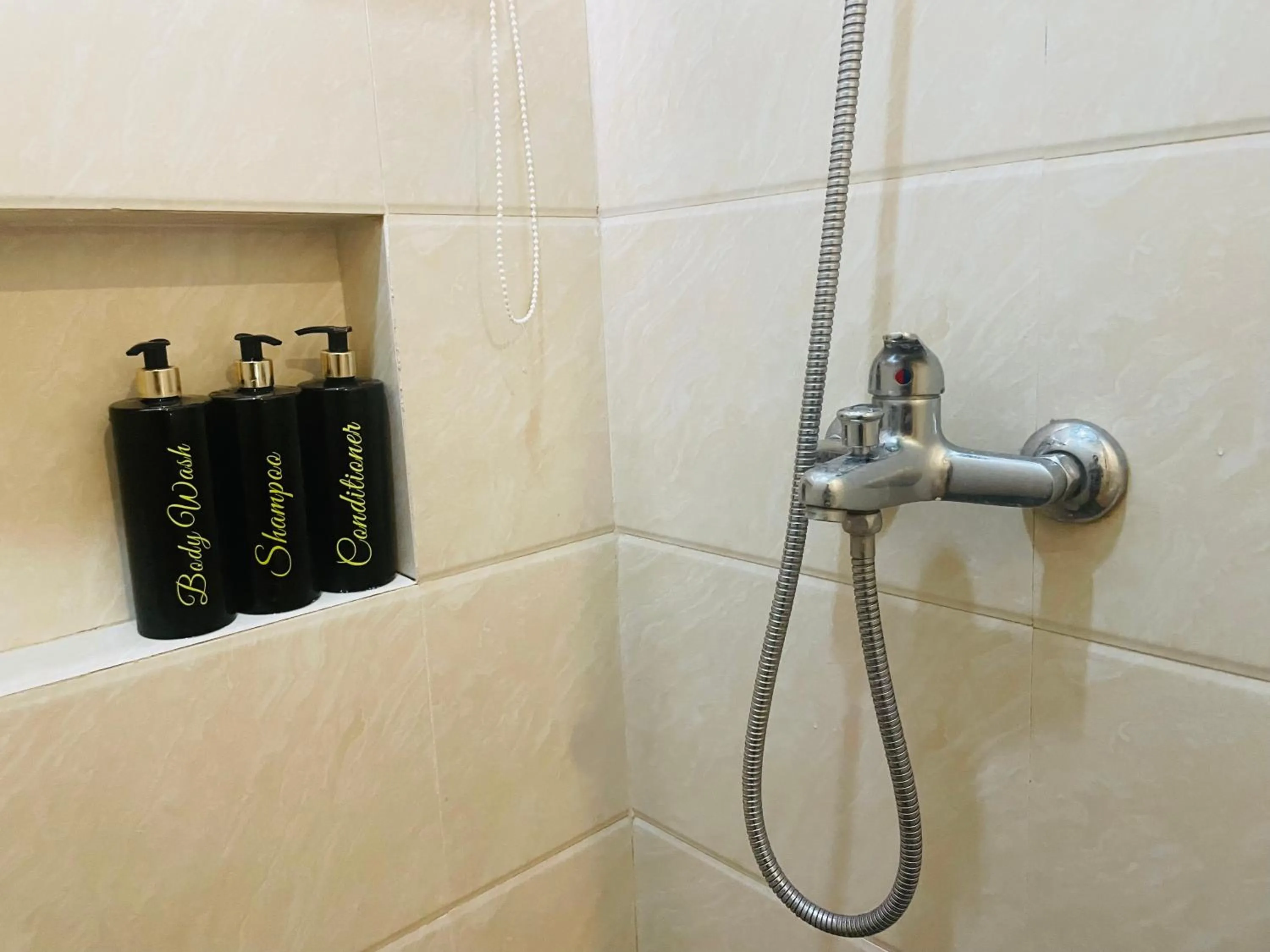 Shower in Kayong's Inn