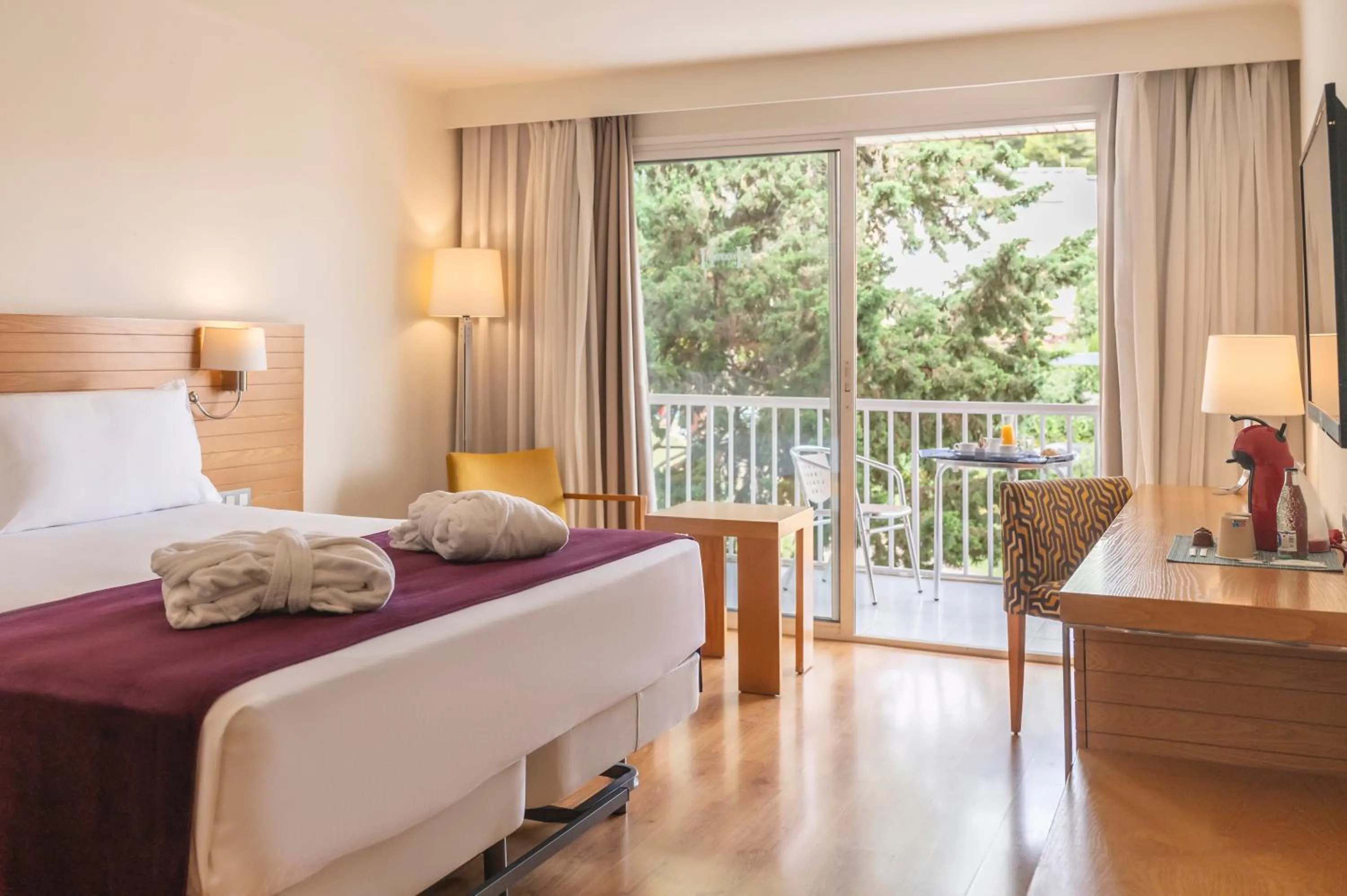 Bedroom, Bed in Hesperia Mallorca