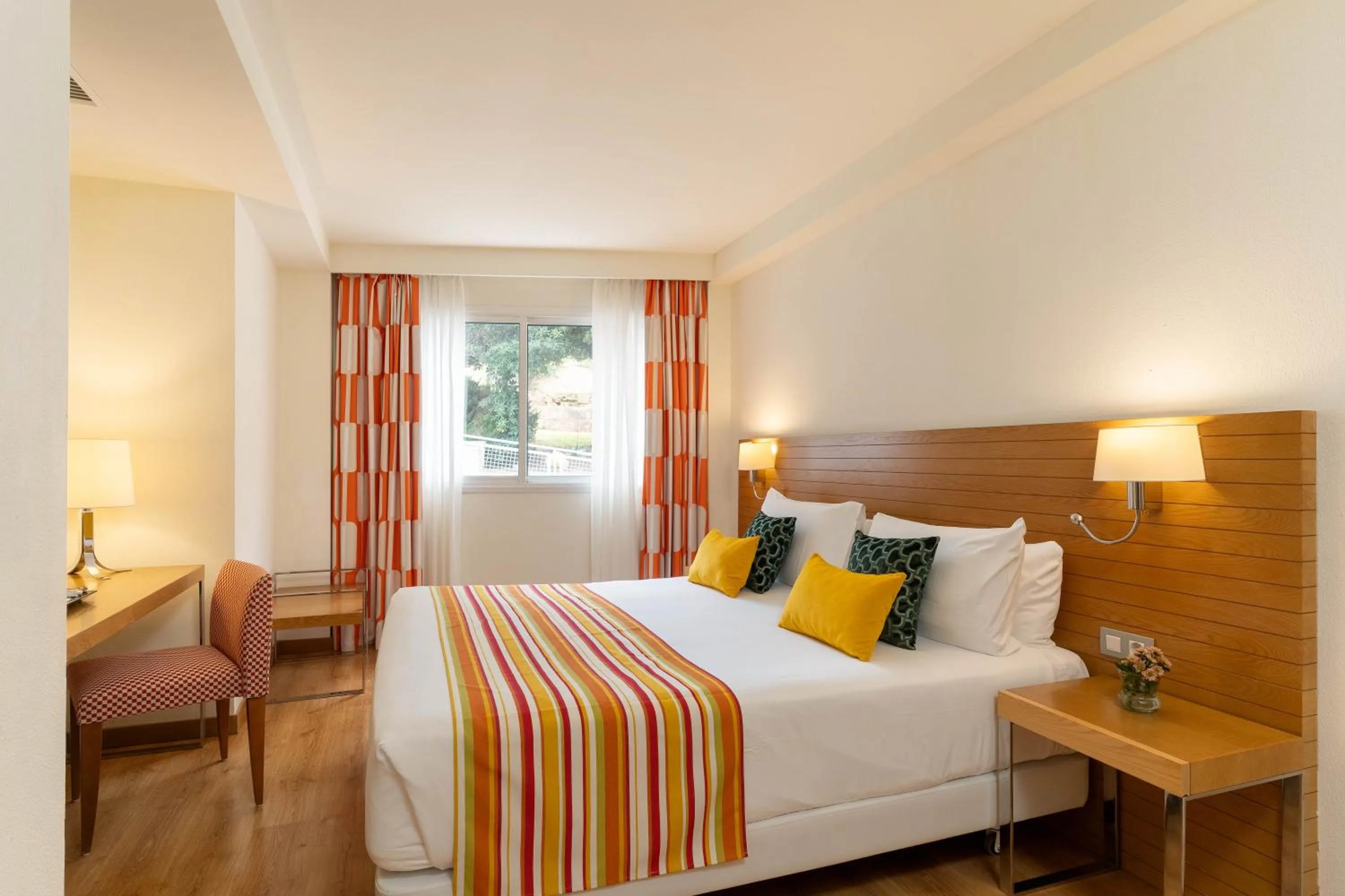 Photo of the whole room, Bed in Hesperia Mallorca