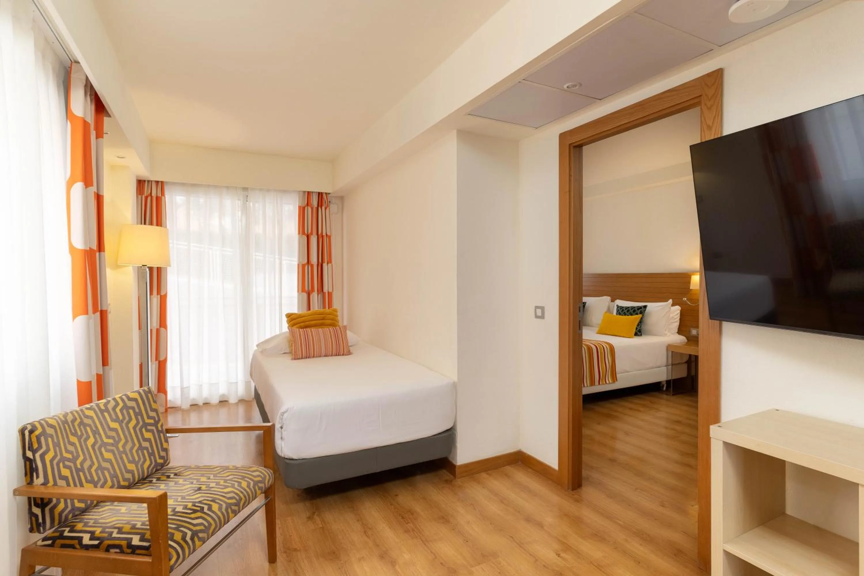 Photo of the whole room, Bed in Hesperia Mallorca