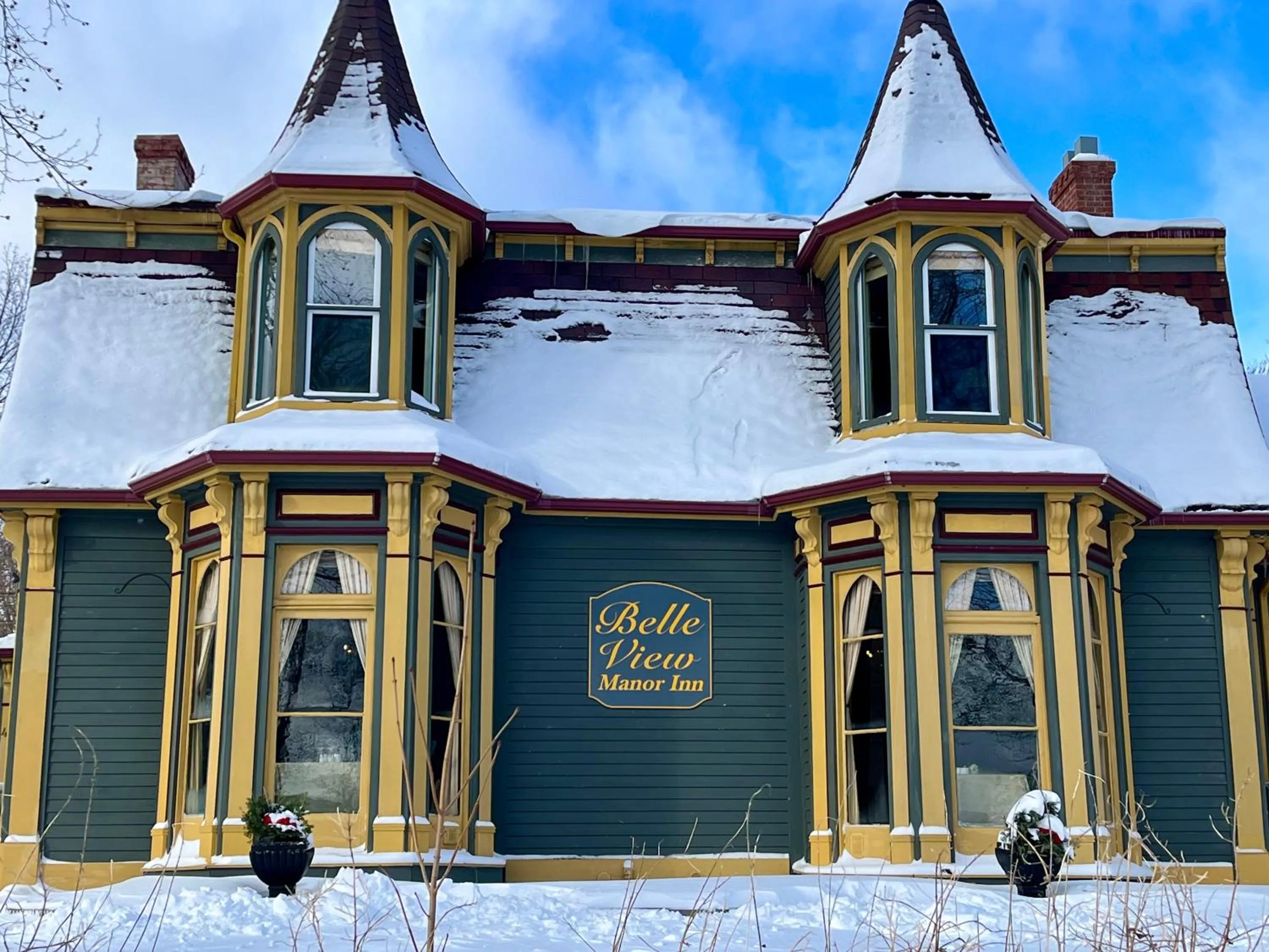 Property building in Belle View Manor Inn