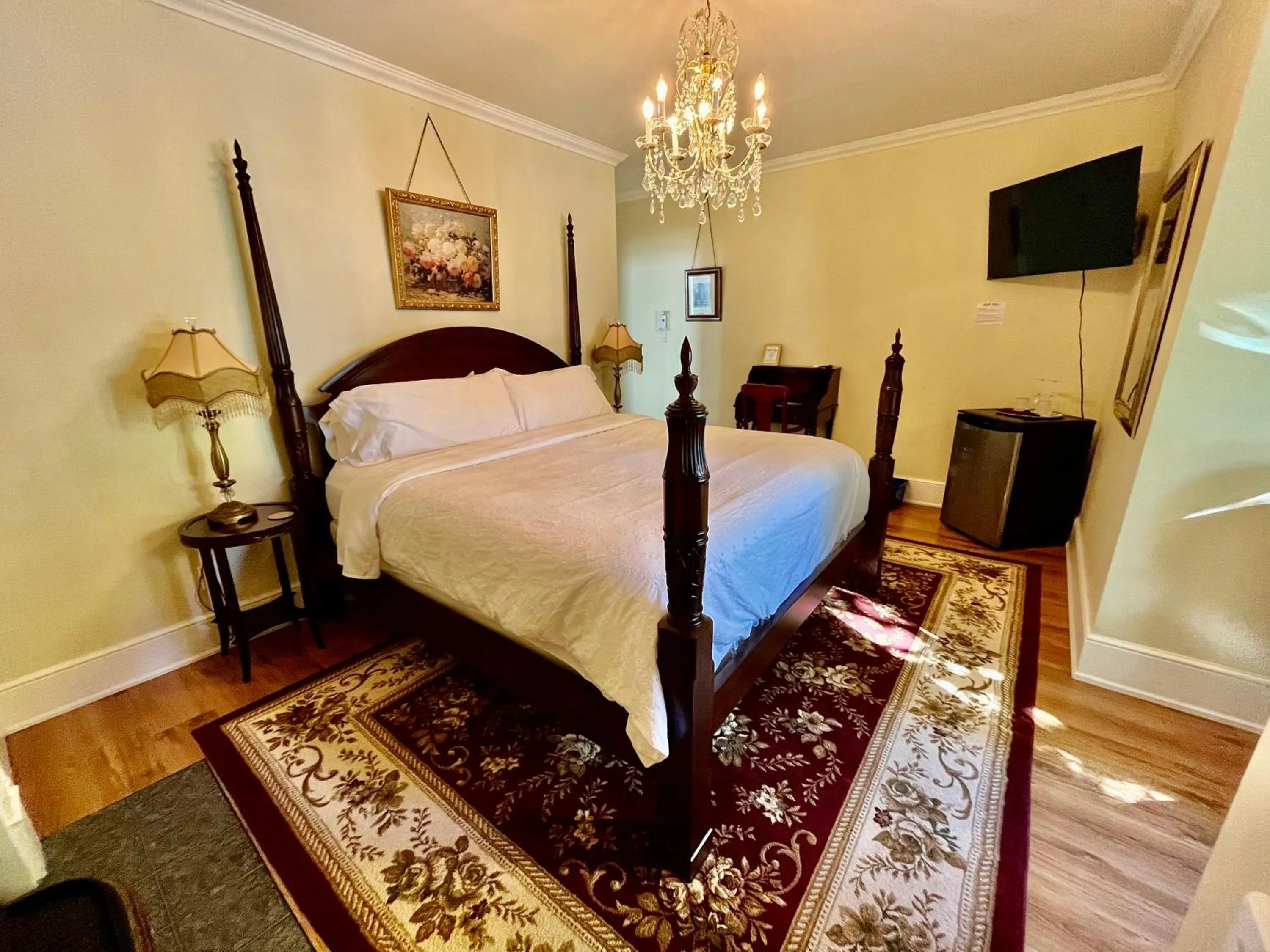Bedroom, Bed in Belle View Manor Inn