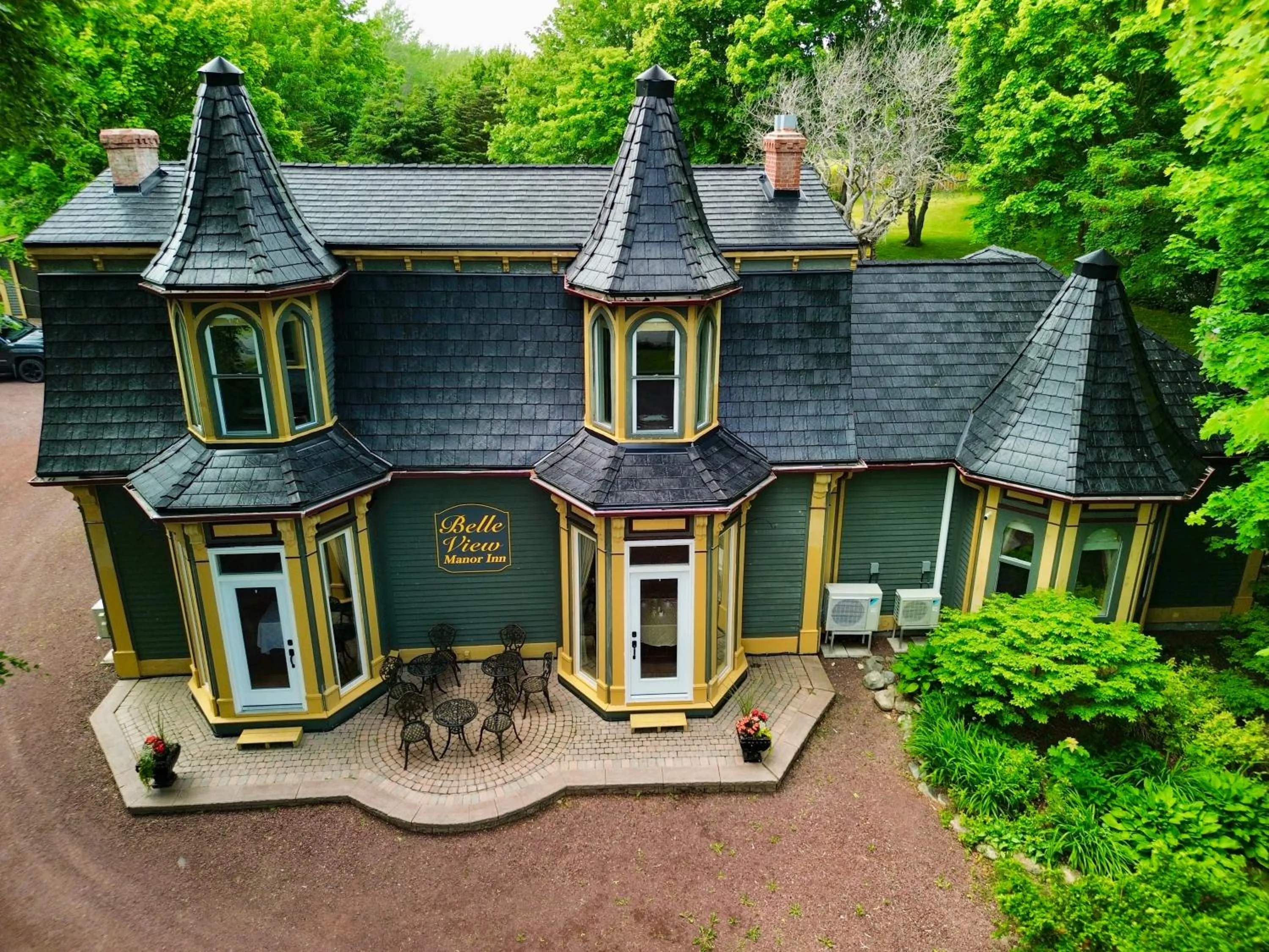 Property building in Belle View Manor Inn