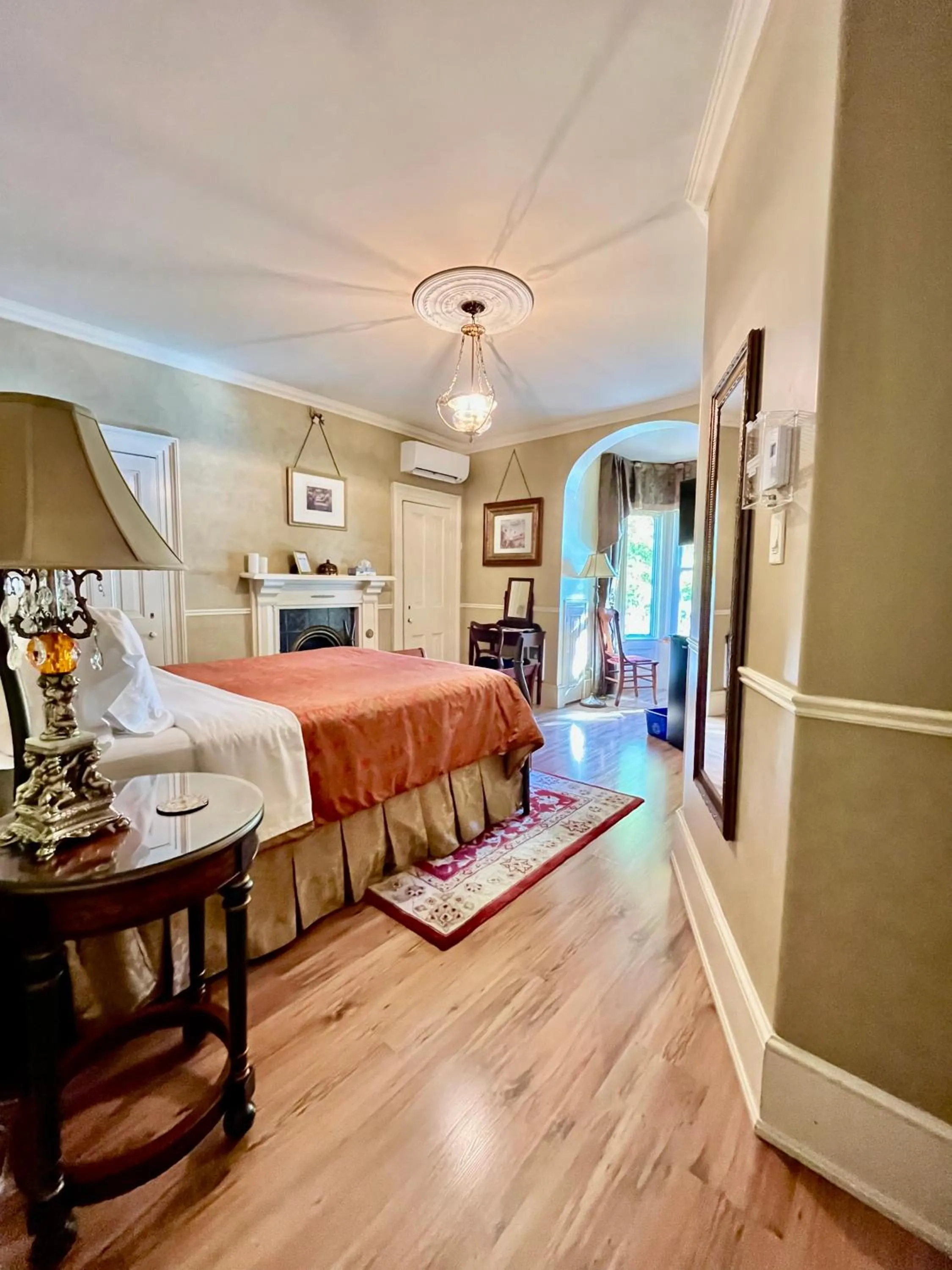 Bedroom, Bed in Belle View Manor Inn
