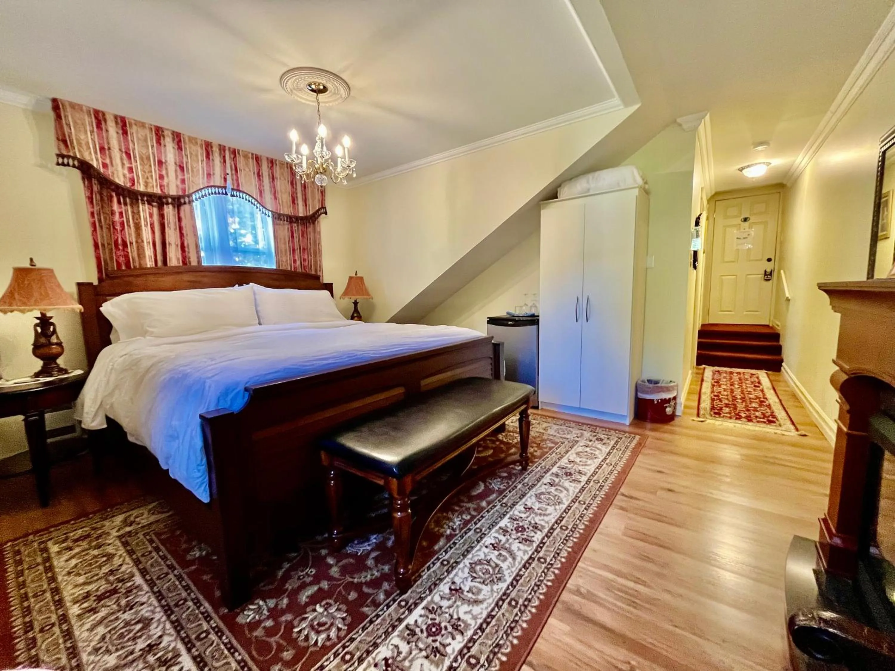 Bedroom, Bed in Belle View Manor Inn