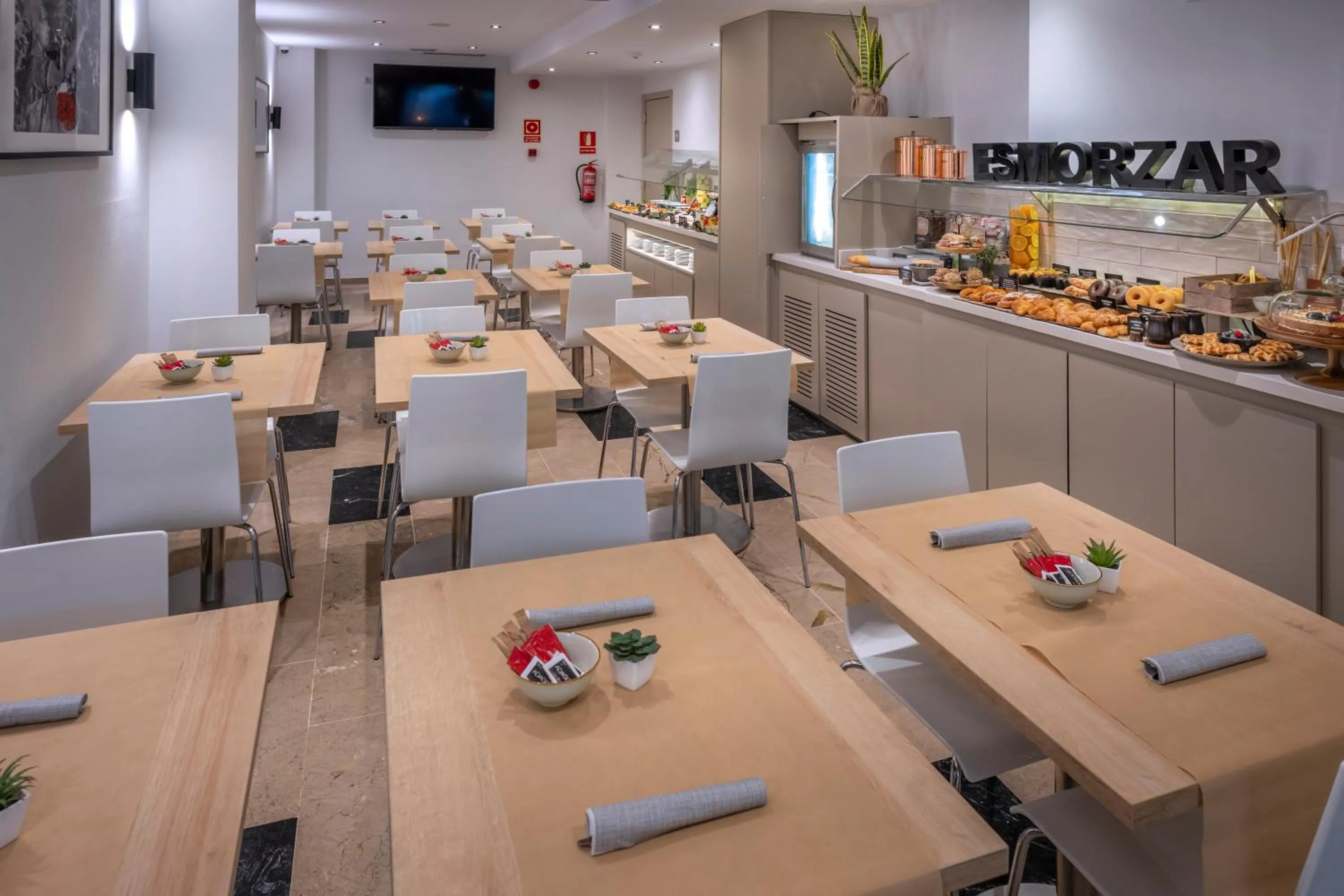 Restaurant/places to eat in Hotel SERHS Del Port