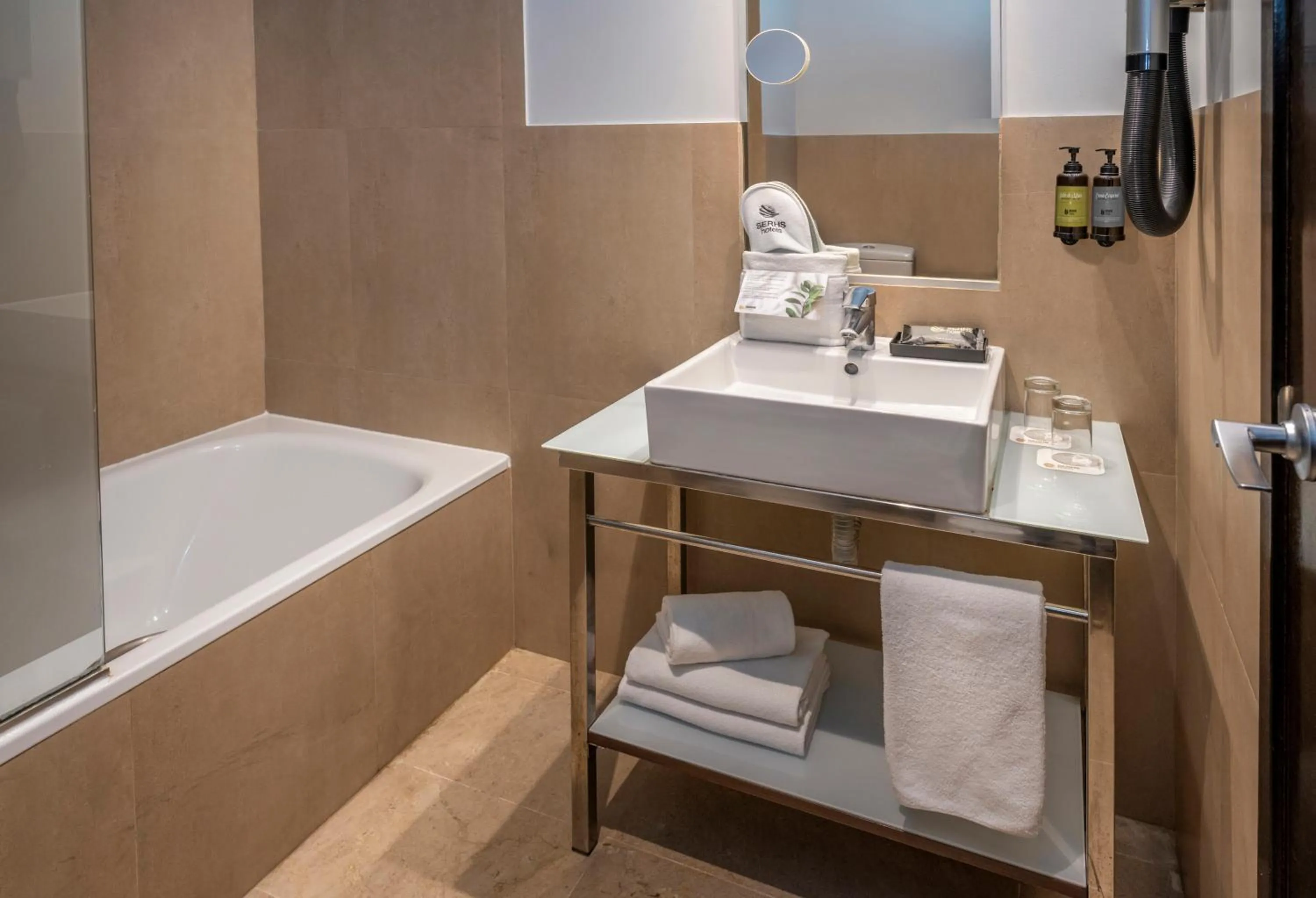 Bathroom in Hotel SERHS Del Port