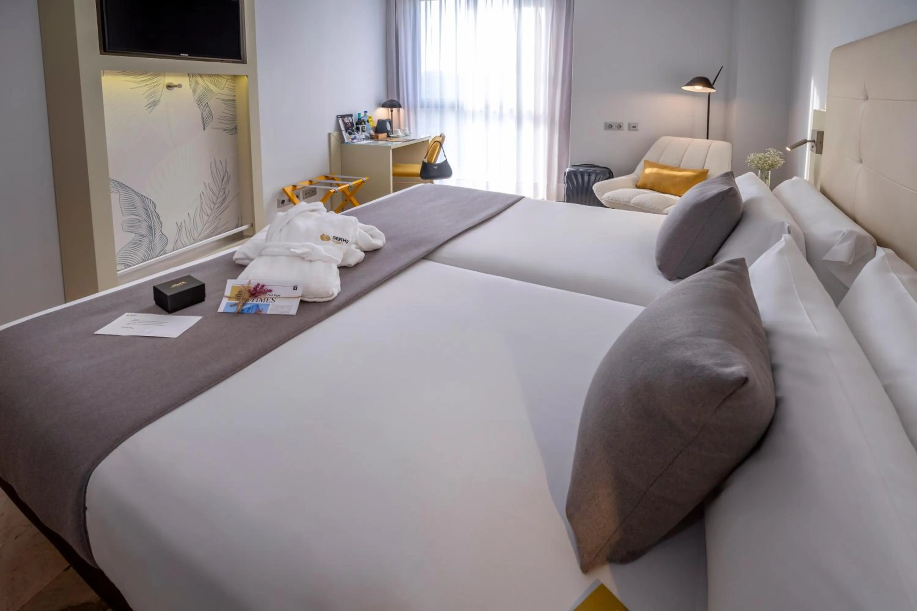 Photo of the whole room, Bed in Hotel SERHS Del Port