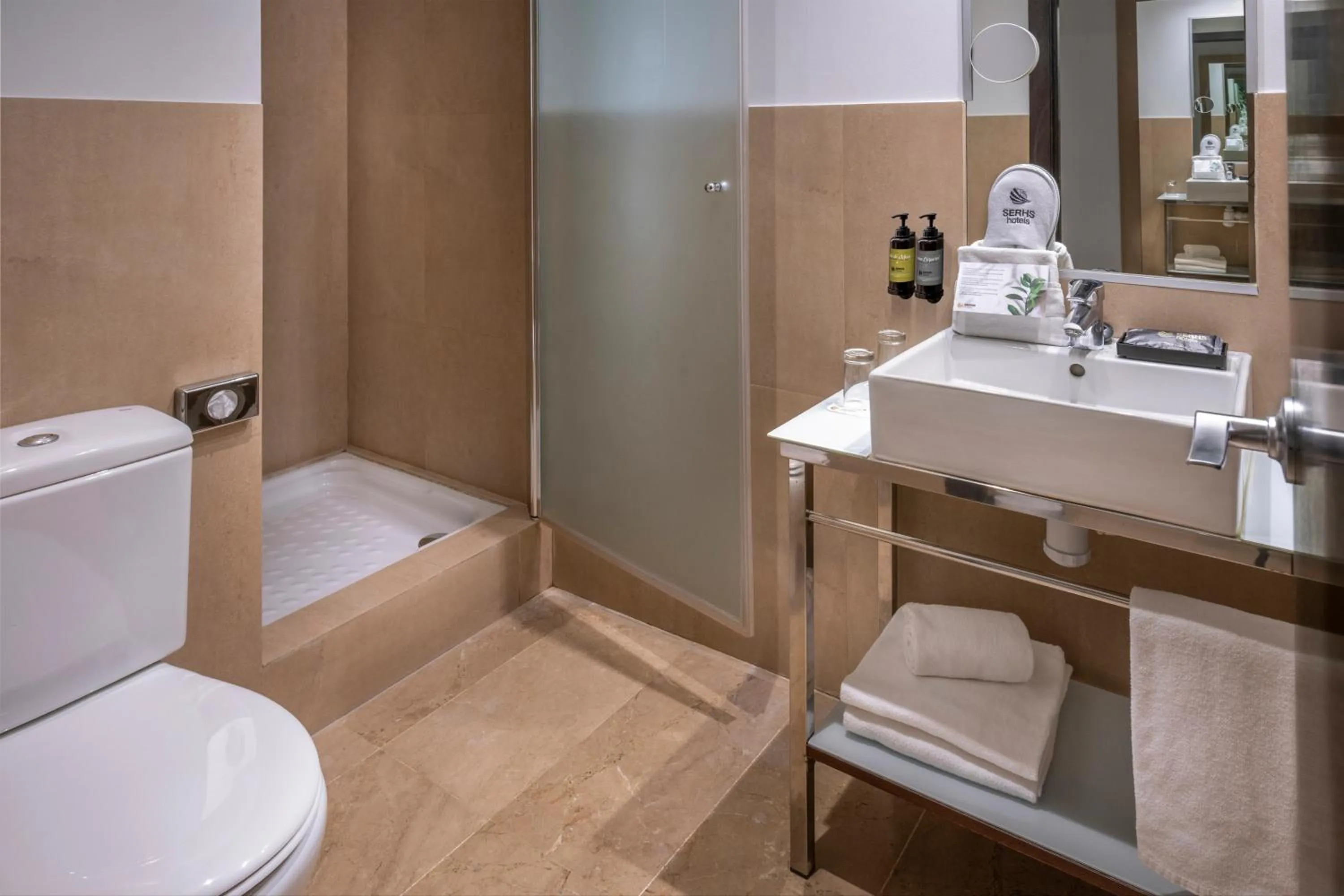 Bathroom in Hotel SERHS Del Port