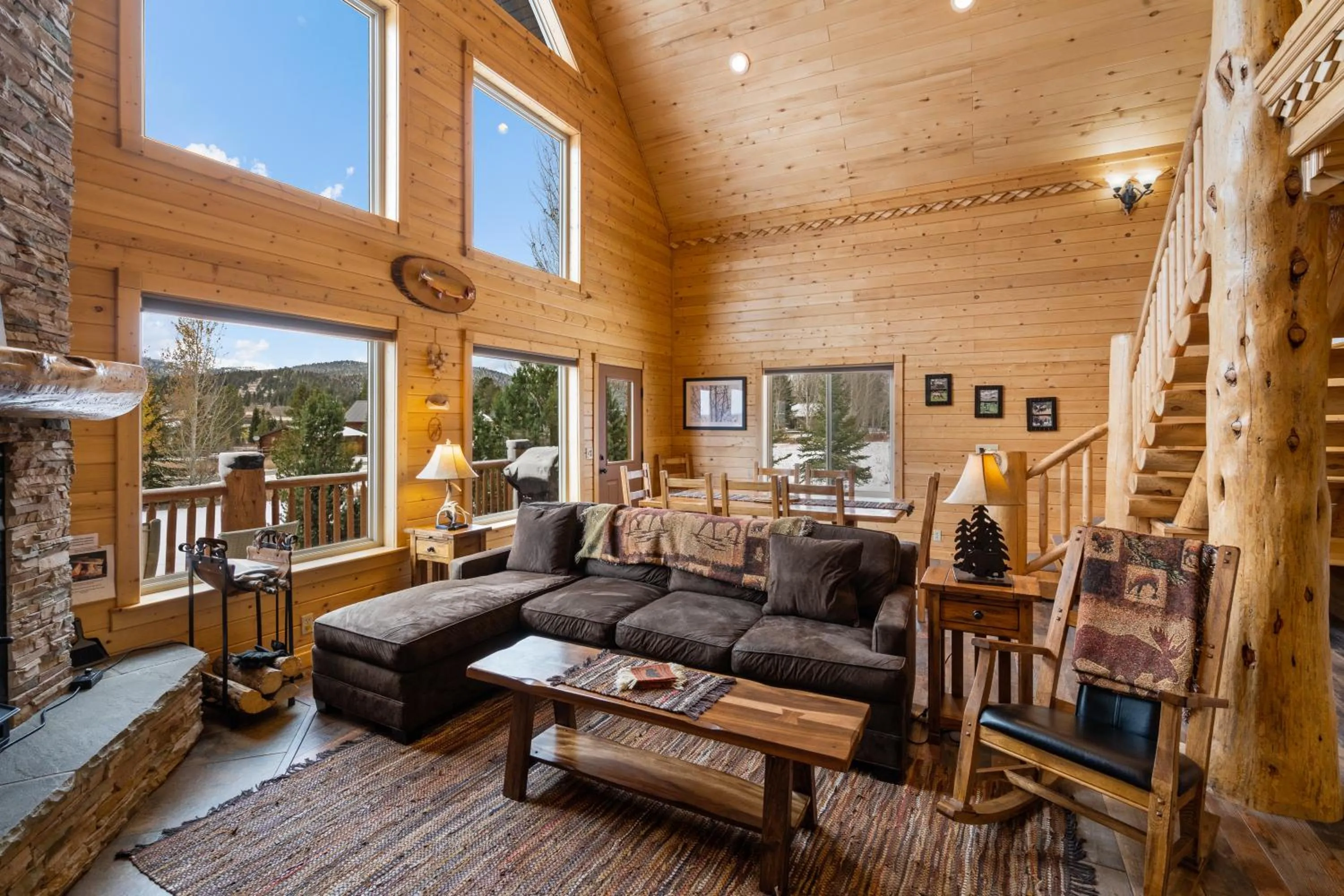 Living room in Mule Deer Cabin