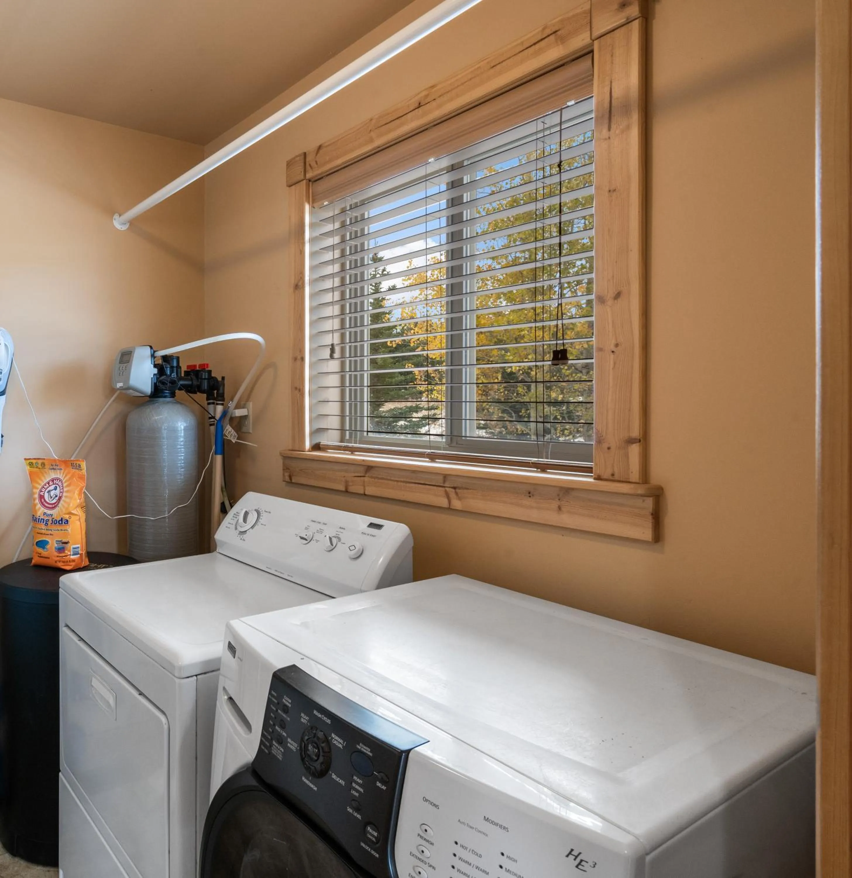 washing machine, Bed in Mule Deer Cabin