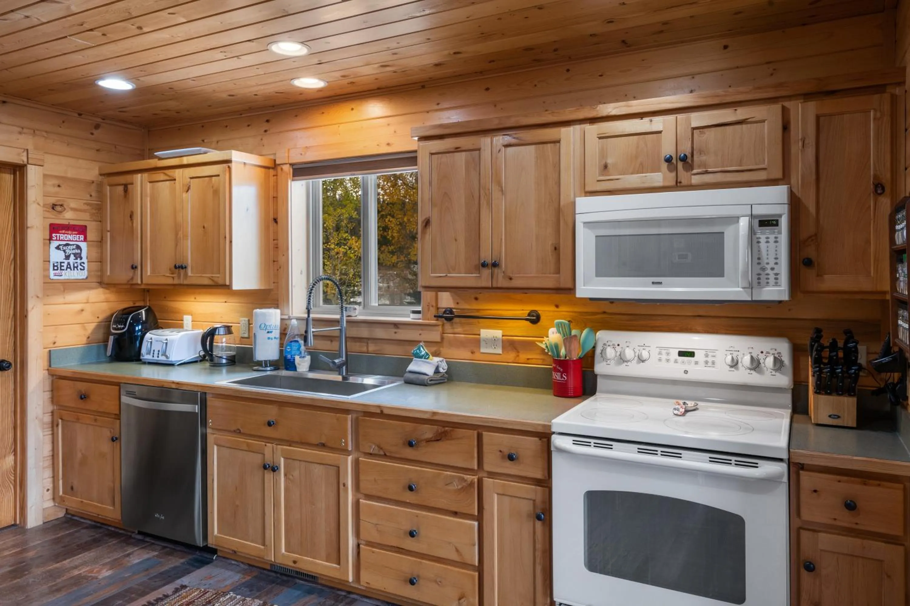 dishwasher in Mule Deer Cabin