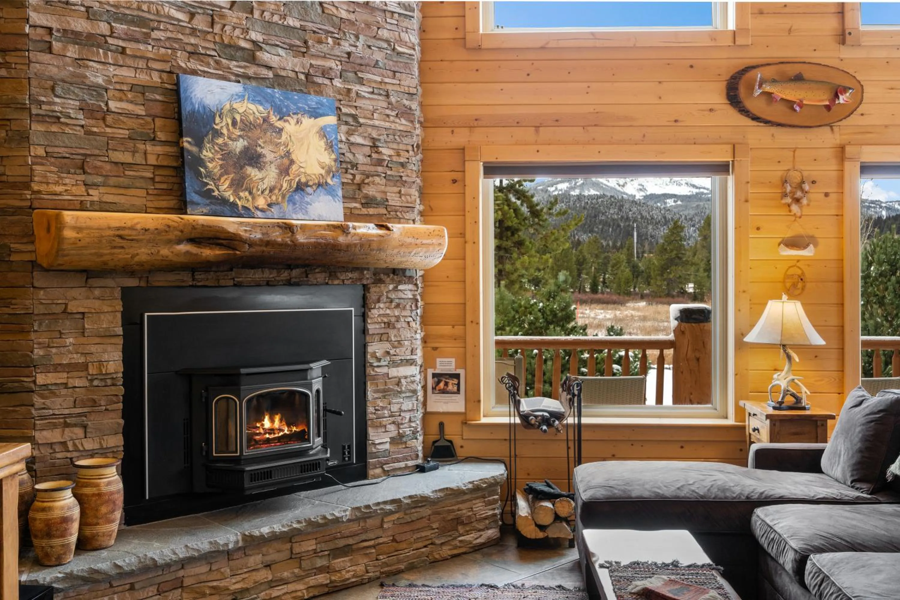 Living room in Mule Deer Cabin