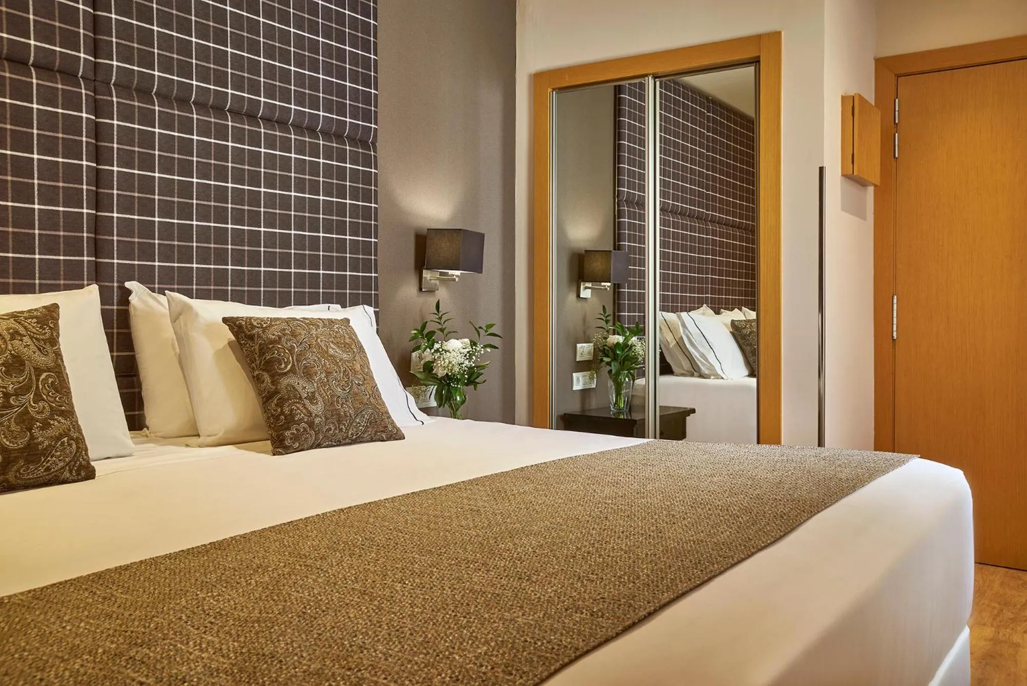 Bedroom, Bed in Hesperia Barcelona Barri Gòtic