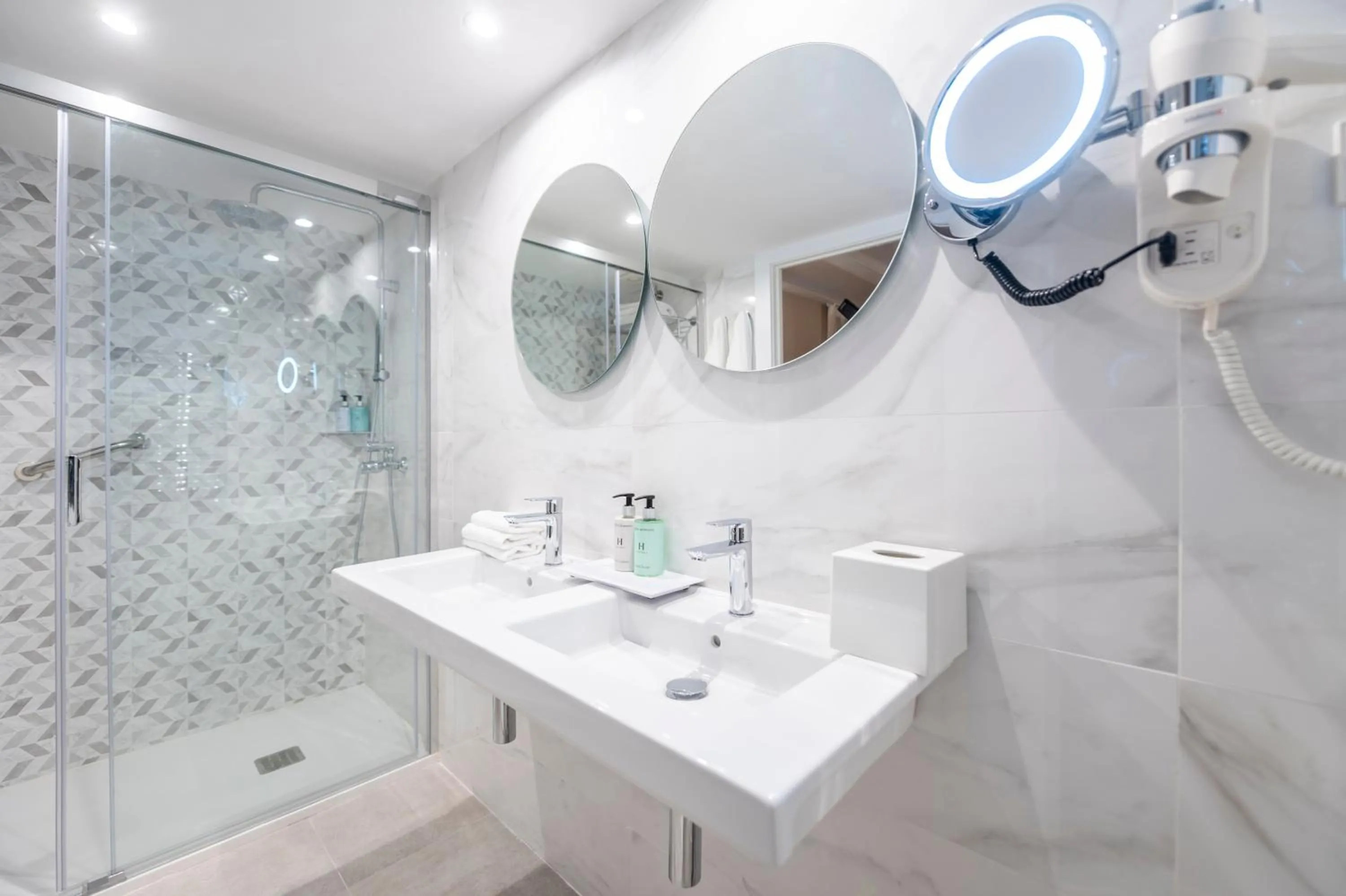 Bathroom in Hesperia Barcelona Barri Gòtic