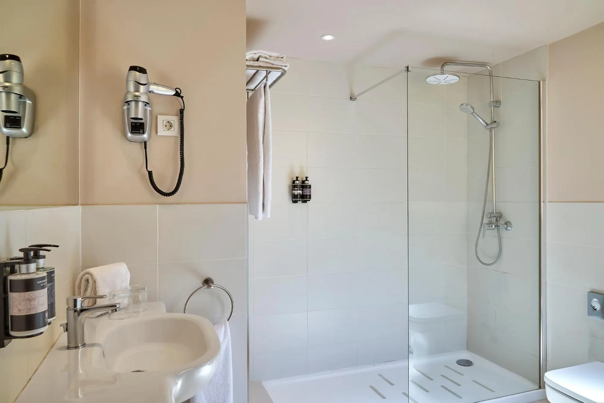 Bathroom in Hesperia Barcelona Barri Gòtic