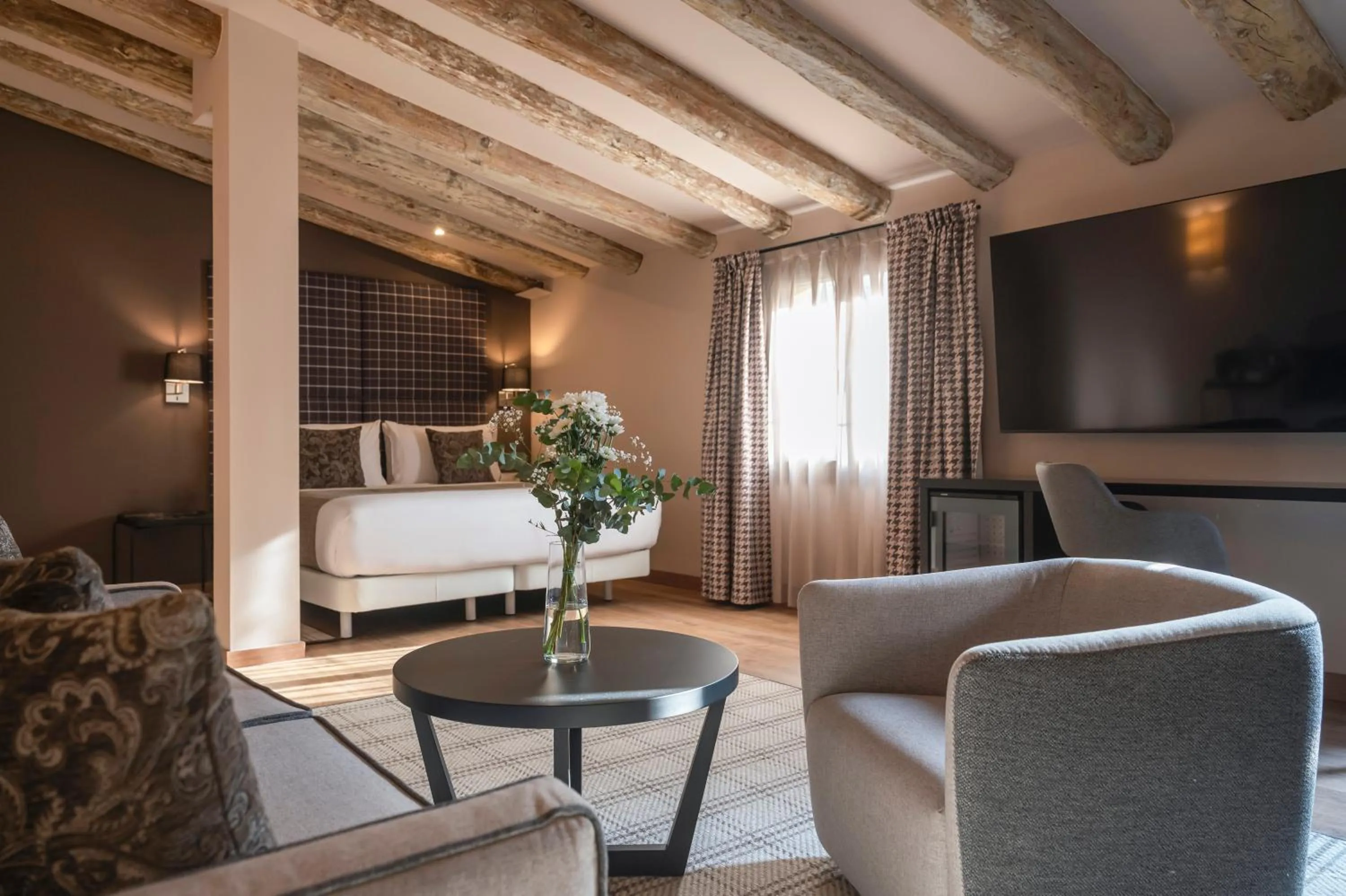 Communal lounge/ TV room in Hesperia Barcelona Barri Gòtic