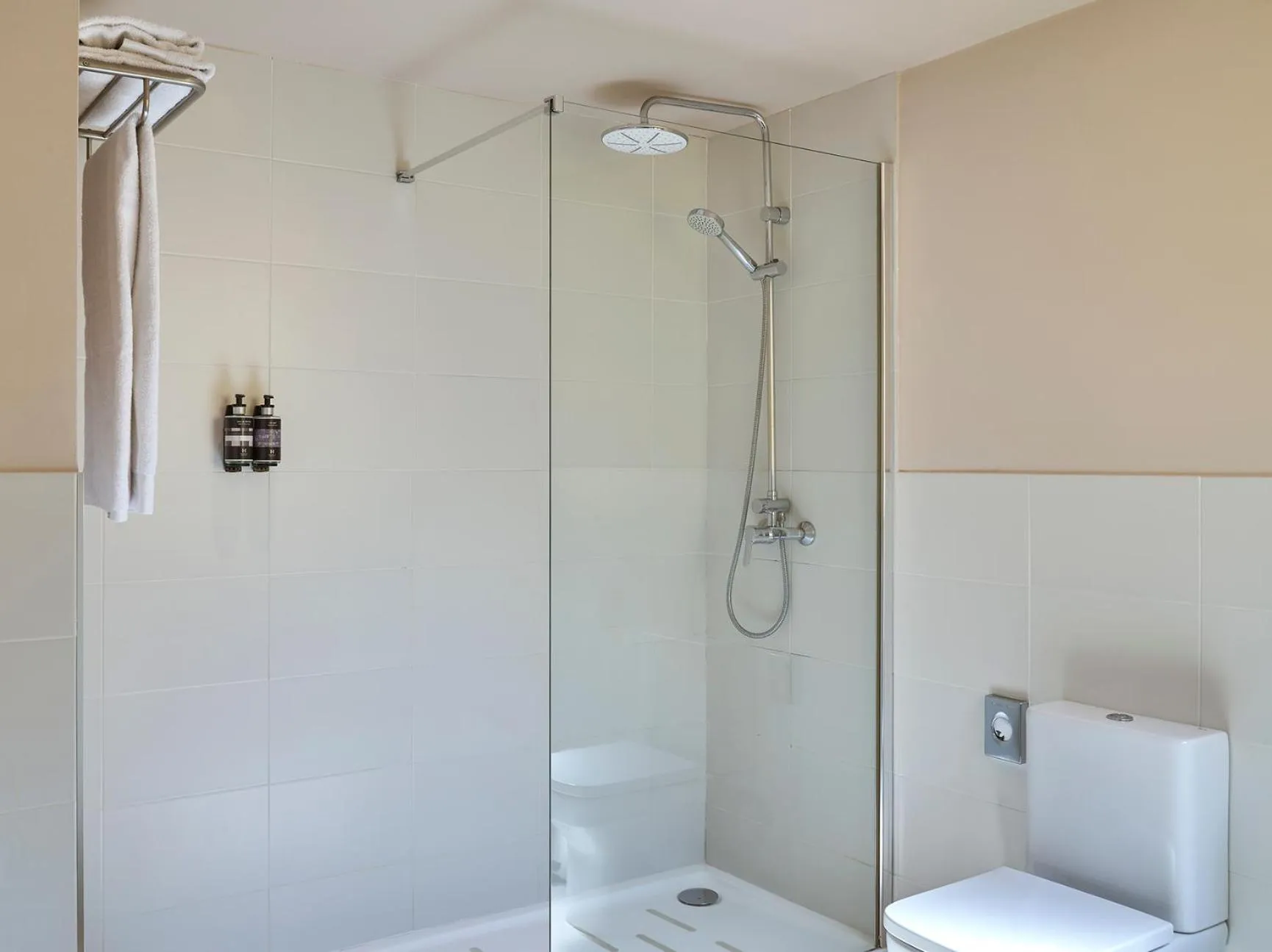 Shower in Hesperia Barcelona Barri Gòtic