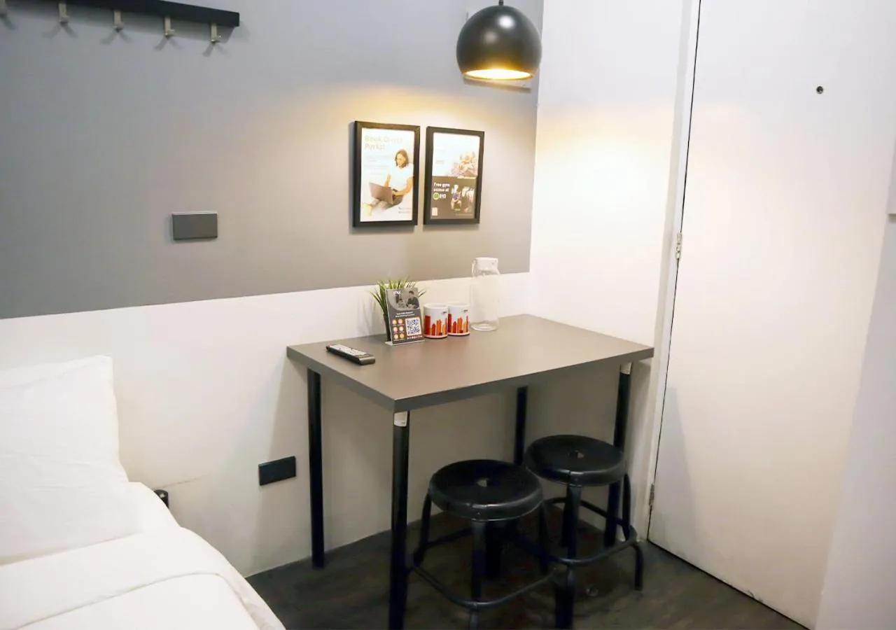 Decorative detail, Bed in mySTAY Hotel BGC West