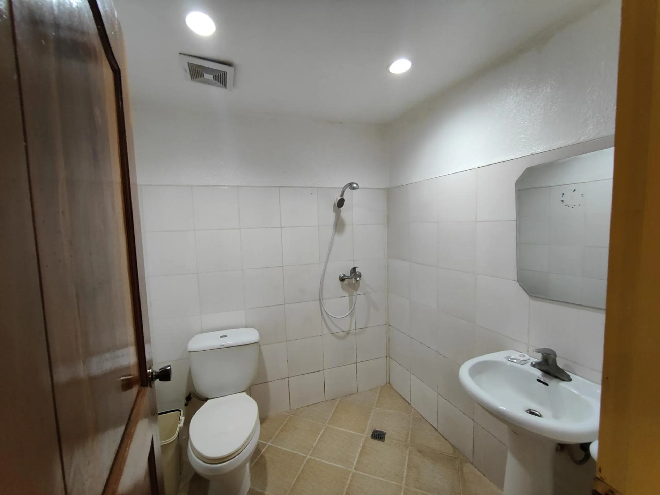 Shower in Ocean Bay Beach Resort