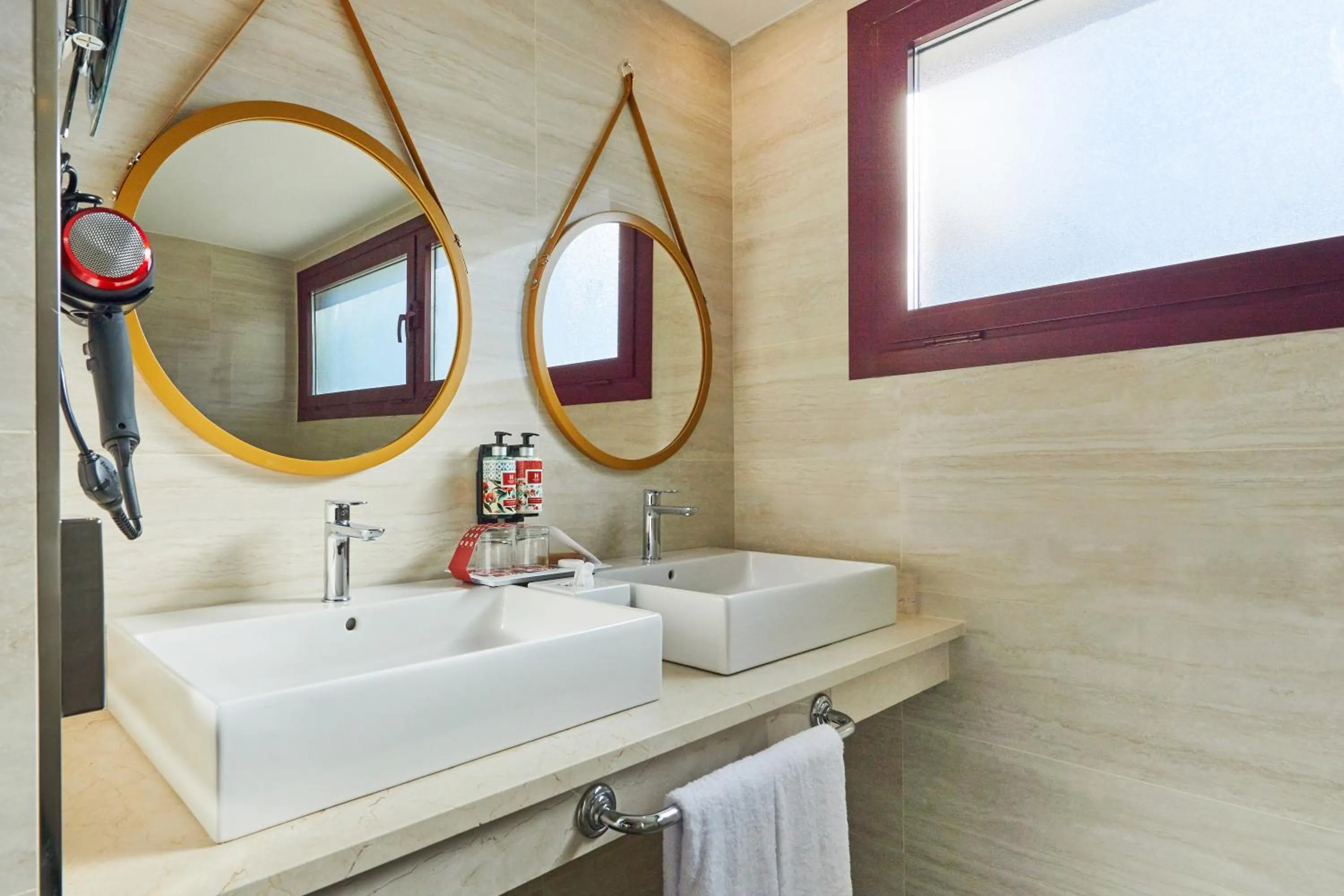 Toilet in Hesperia Sevilla