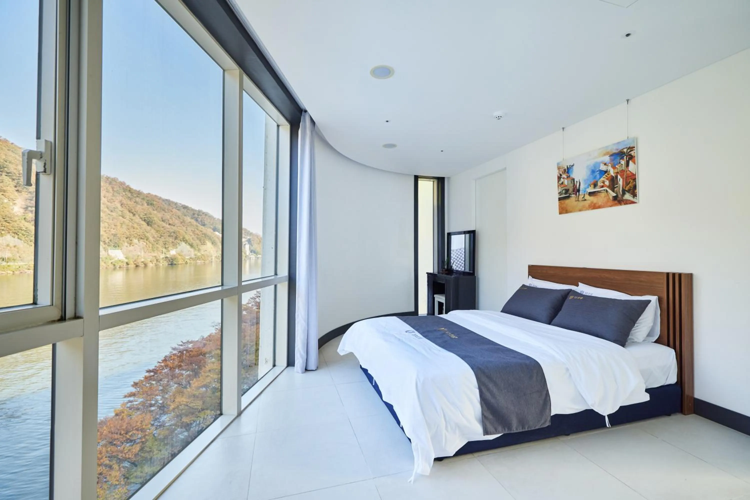 Bedroom, Bed in Crest72 Hotel