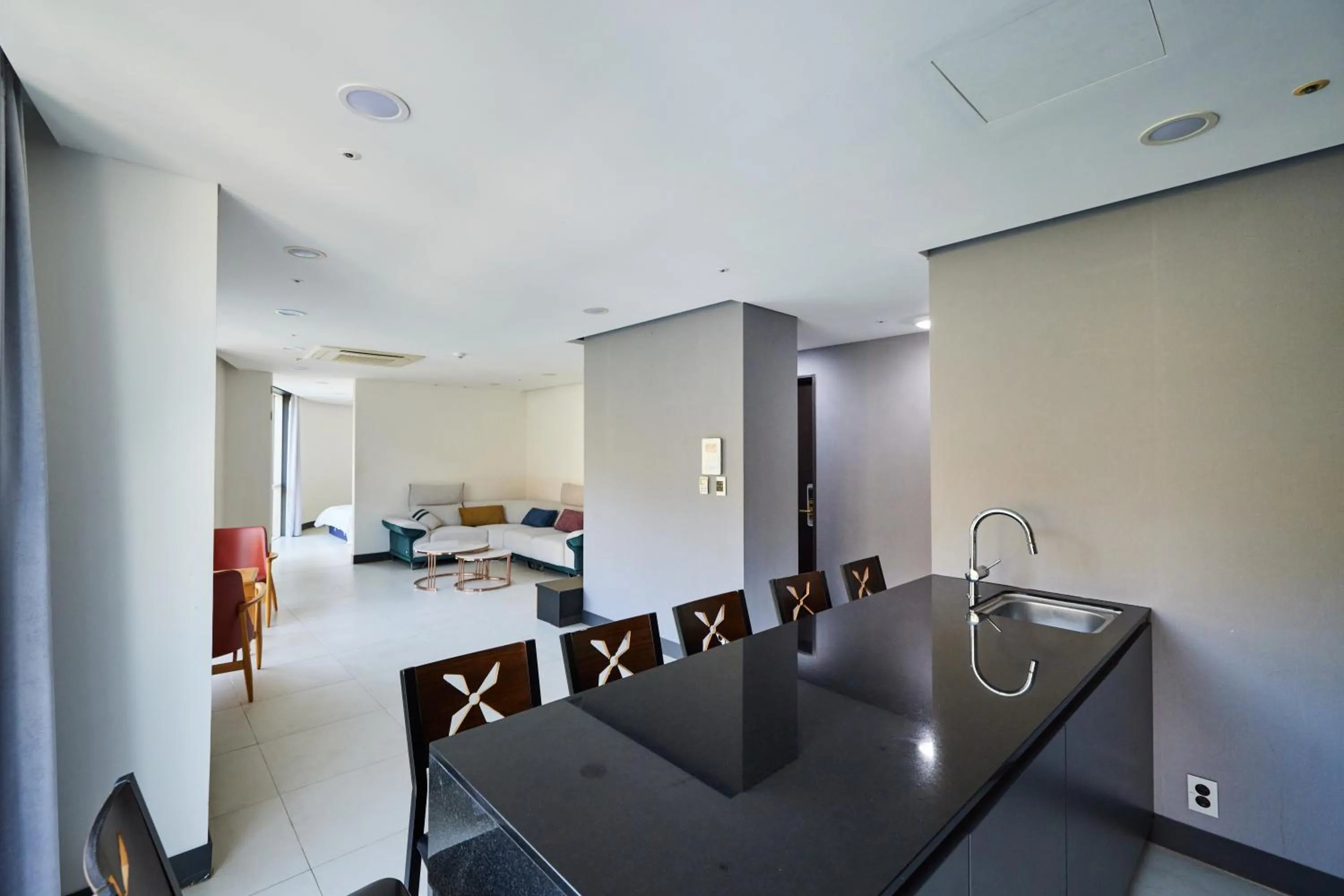 Living room in Crest72 Hotel