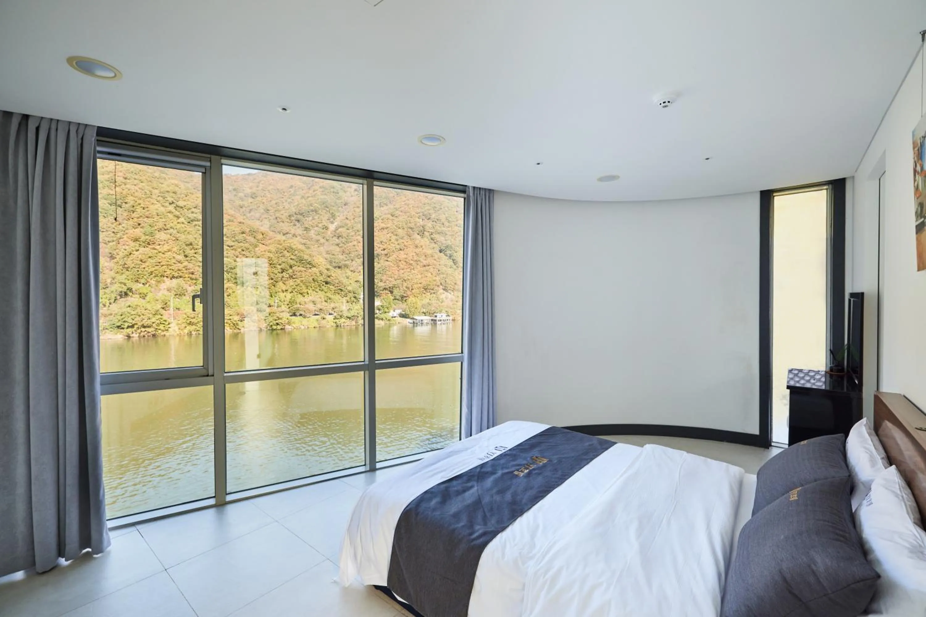 Bed in Crest72 Hotel