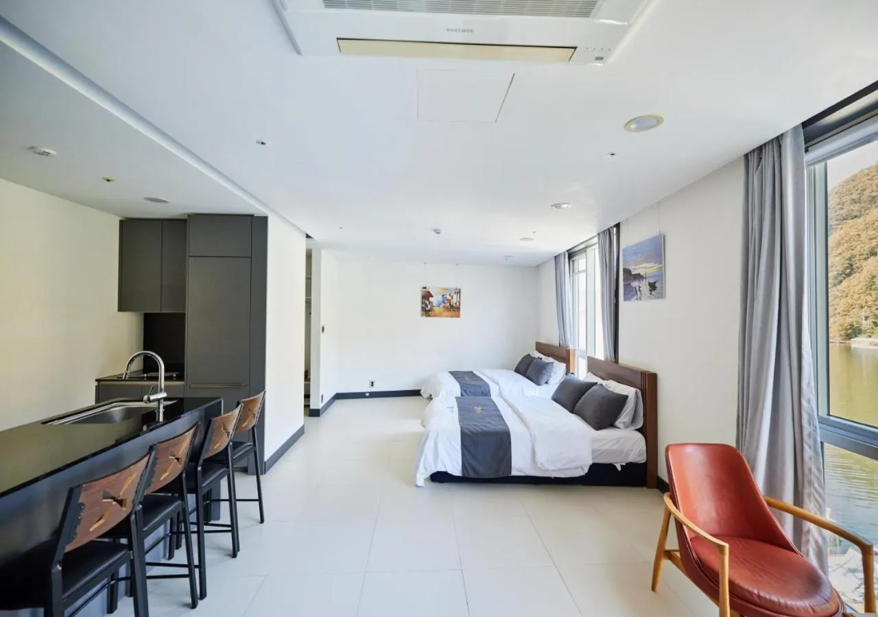 Bedroom, Bed in Crest72 Hotel