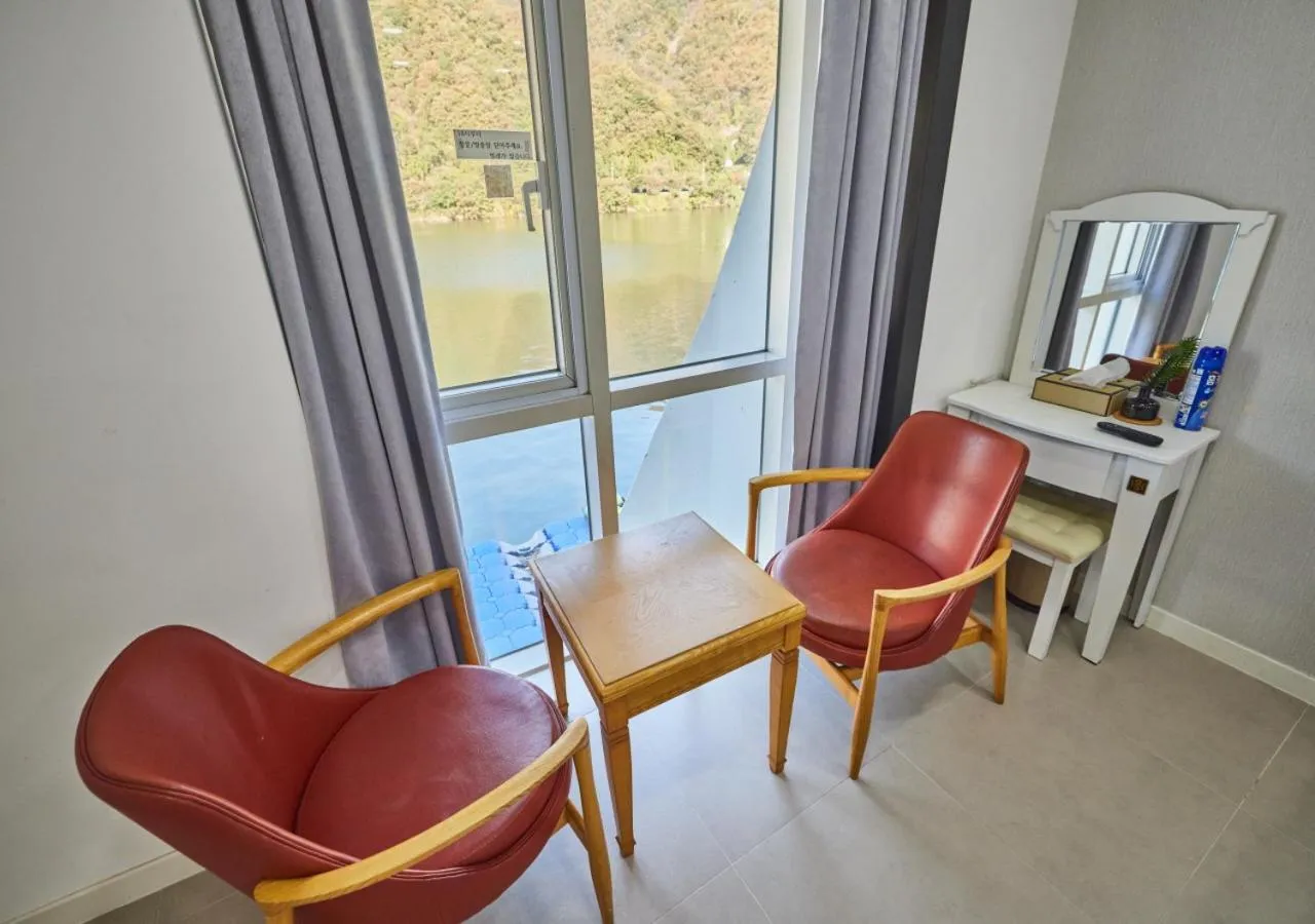 Seating area in Crest72 Hotel