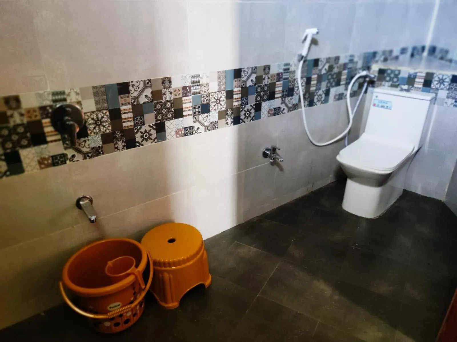 Bathroom in Club Shandilya- Cheerful 3BR villa in Nature Lap