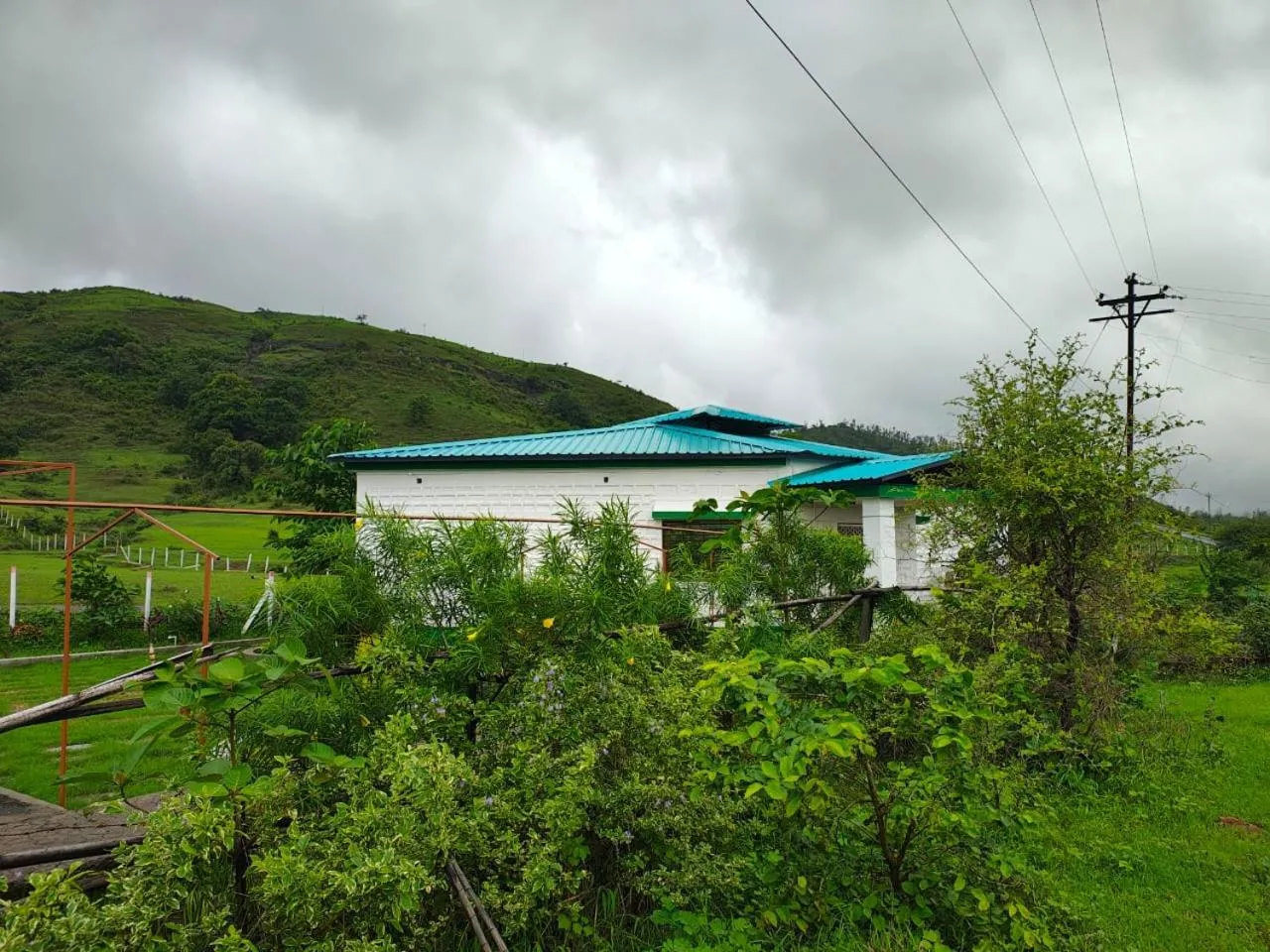 Mountain view in Club Shandilya- Cheerful 3BR villa in Nature Lap