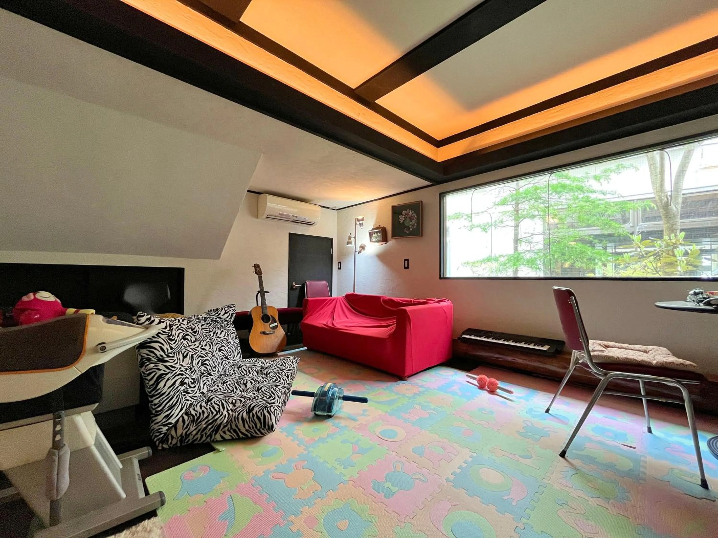 children in Guest Room Furusatomura Kogeikan