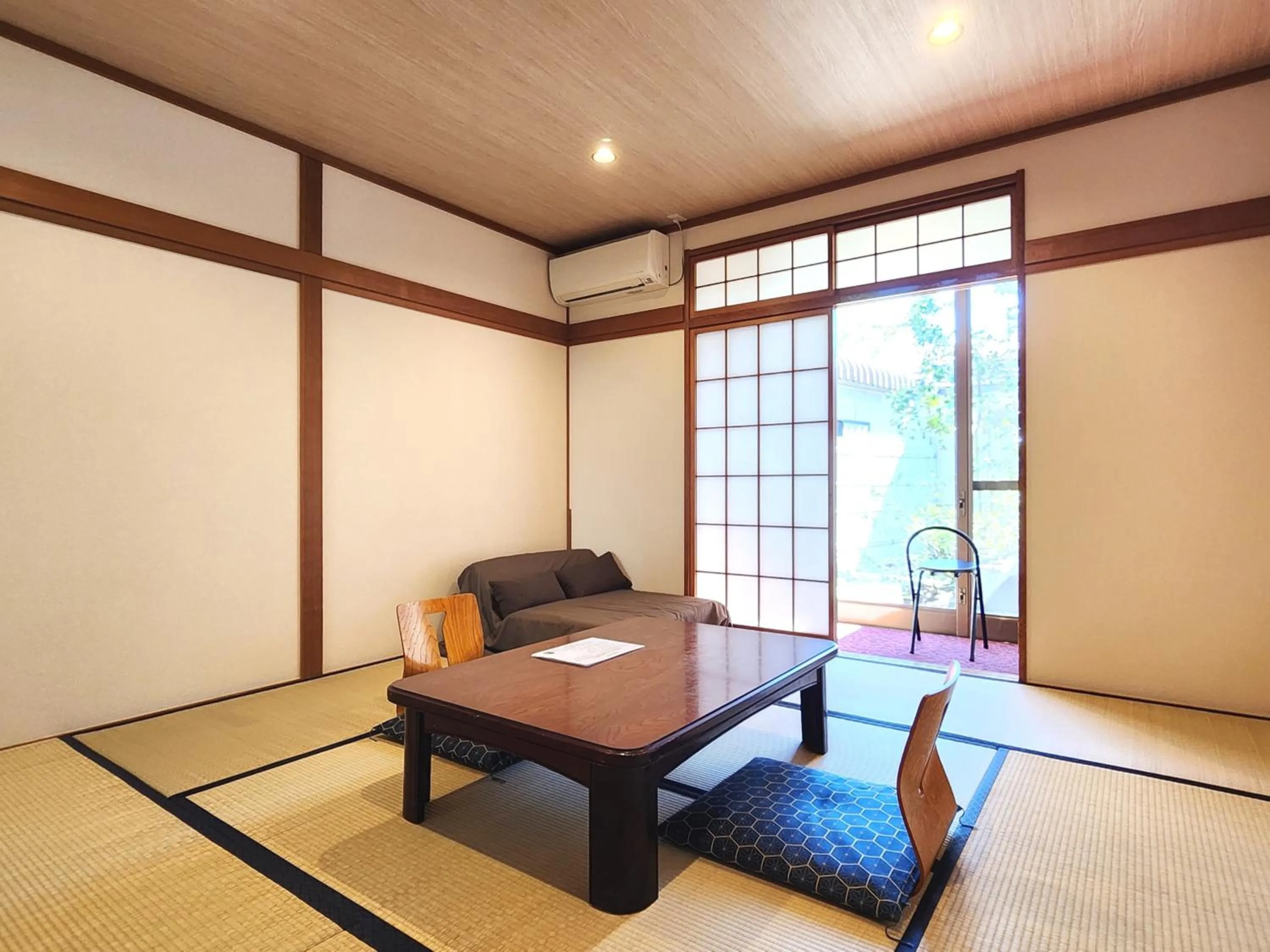 Photo of the whole room in Guest Room Furusatomura Kogeikan