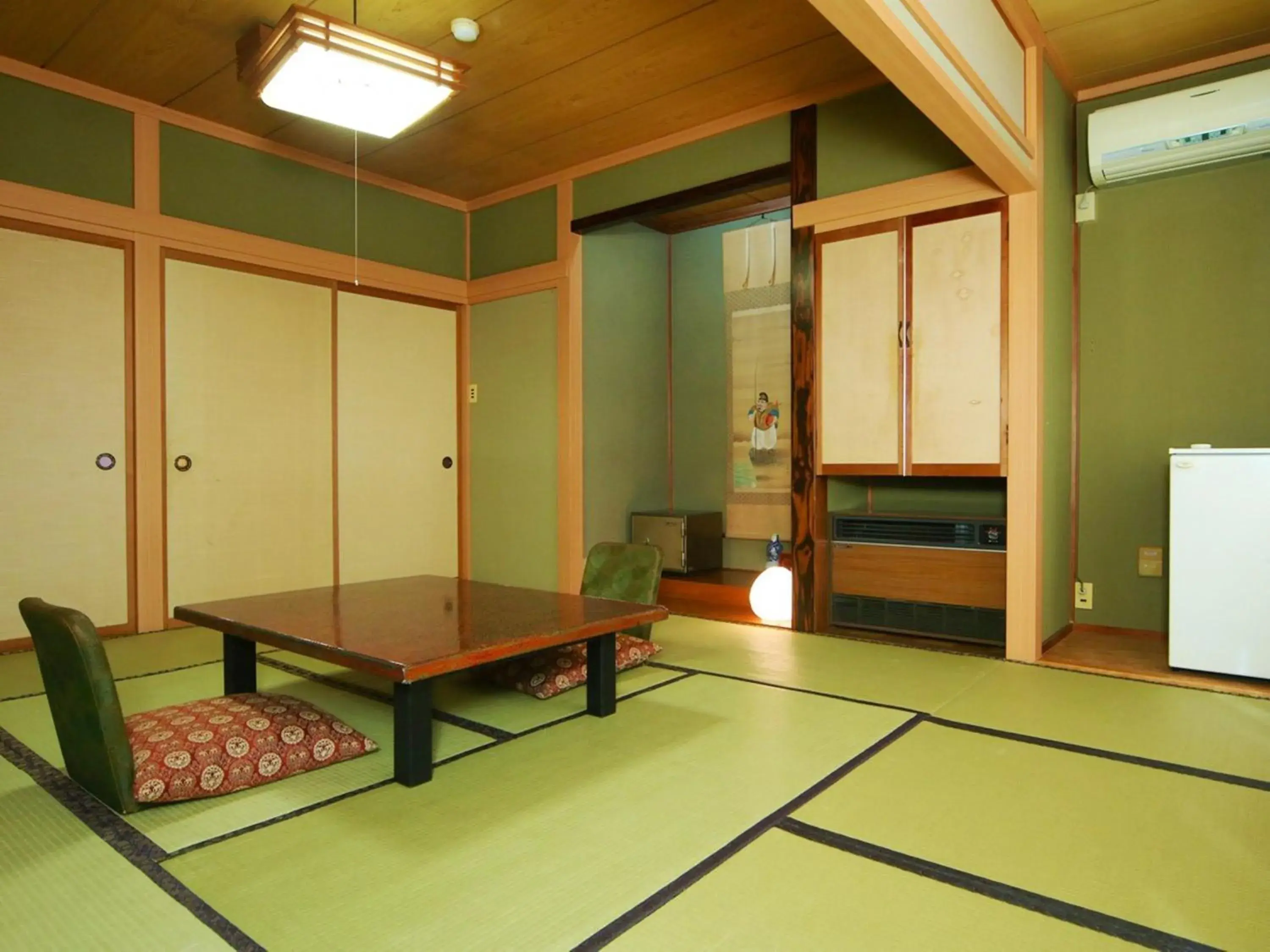 Quadruple Room with Shared Bathroom - single occupancy in Guest Room Furusatomura Kogeikan Quadruple Room with Shared Bathroom - single occupancy in Guest Room Furusatomura Kogeikan