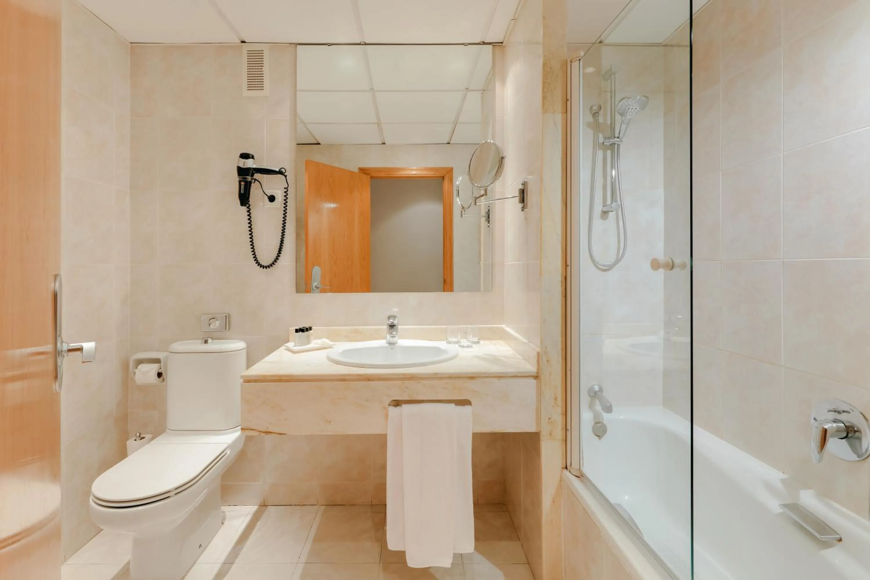 Bathroom in Hesperia Zaragoza Centro