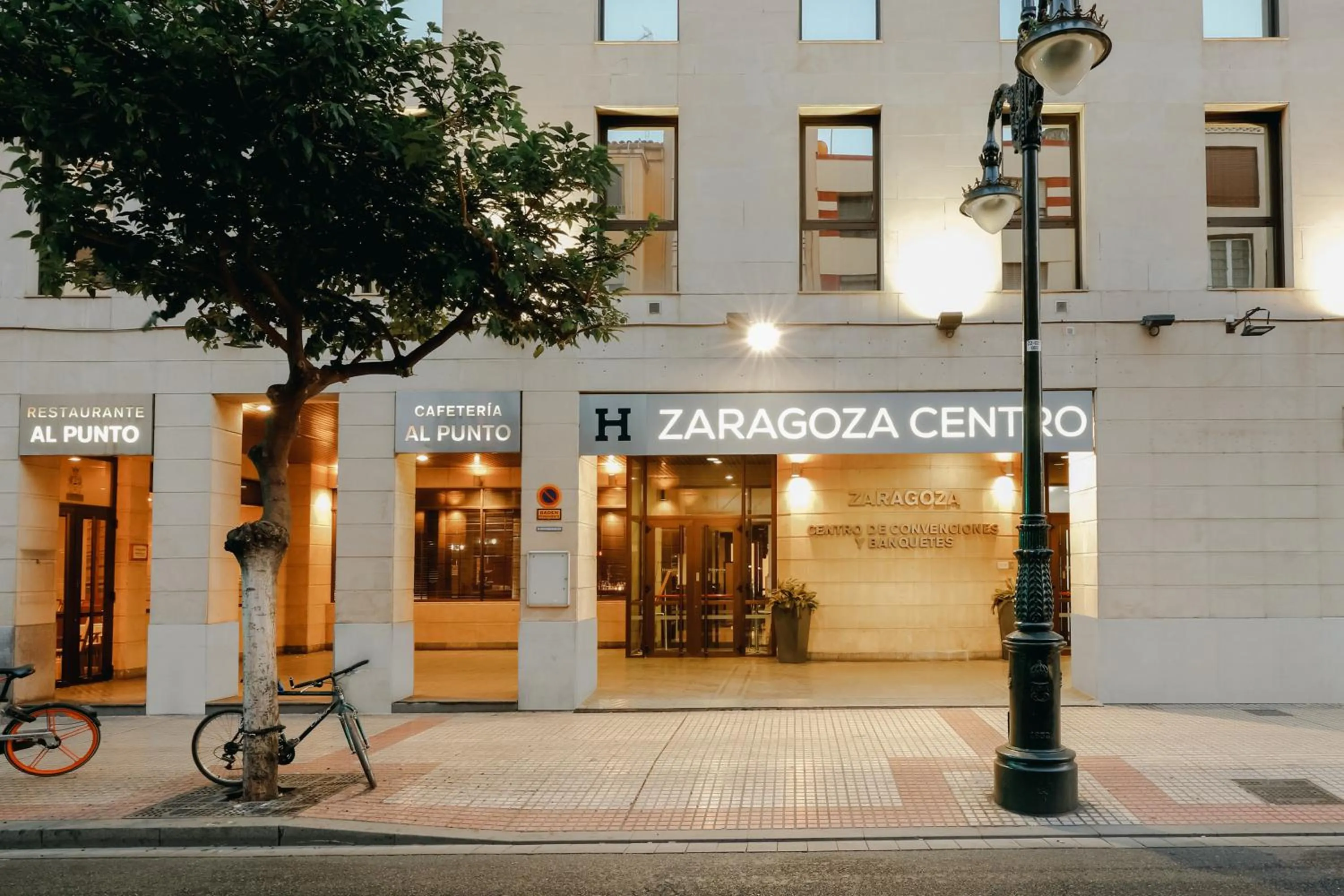 Facade/entrance in Hesperia Zaragoza Centro