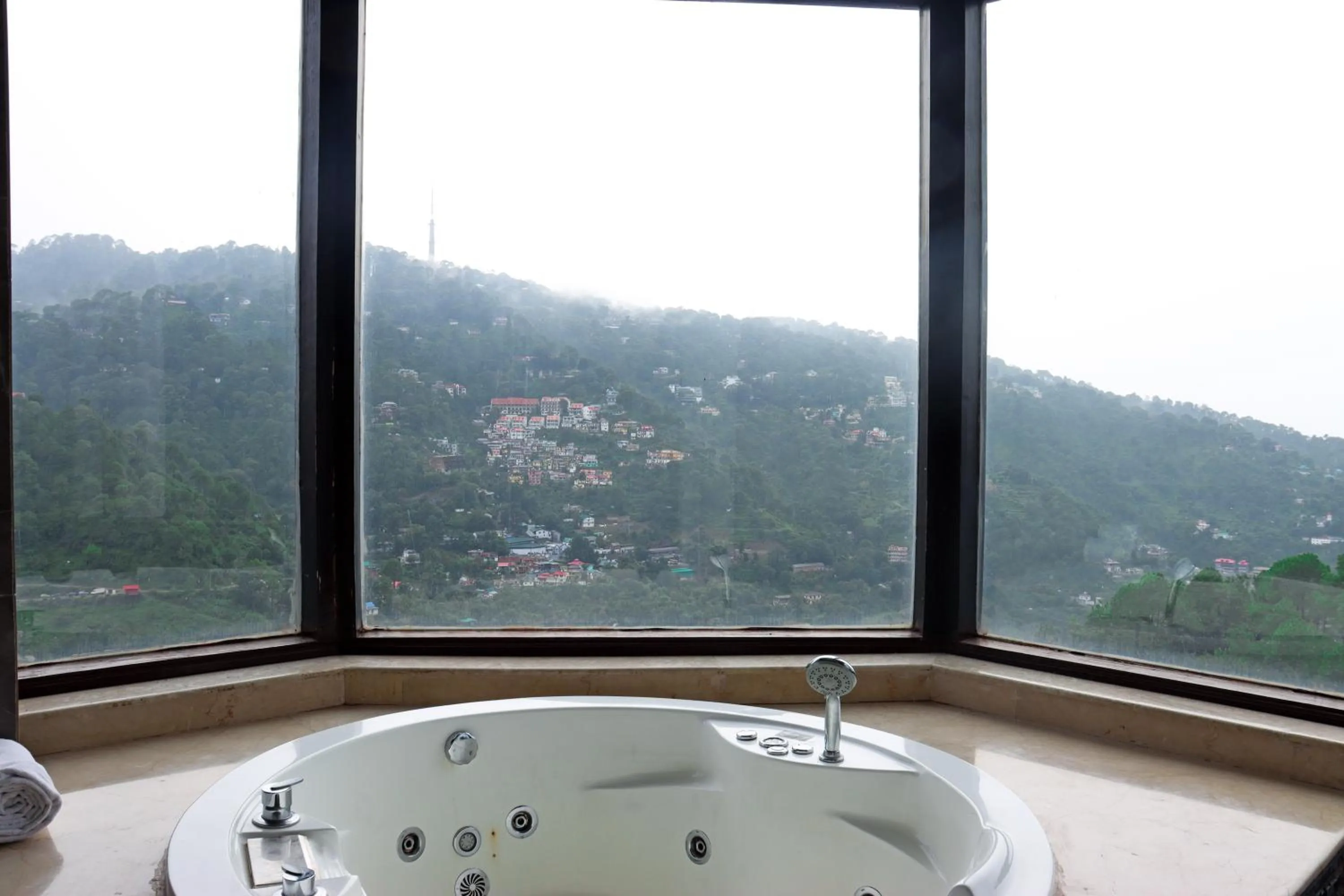 Bath in Rosetum Kasauli