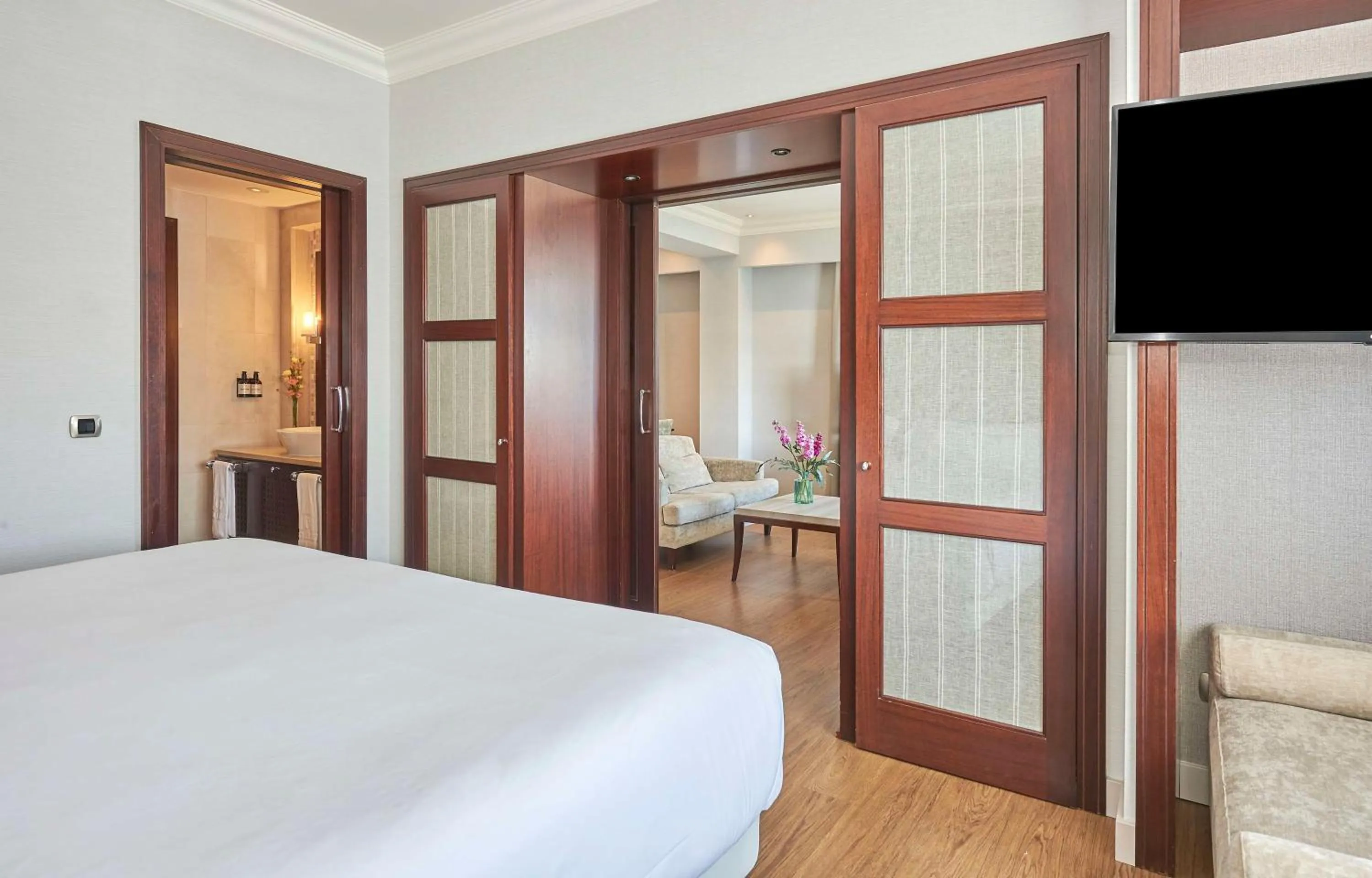 Photo of the whole room, Bed in NH Collection A Coruña Finisterre