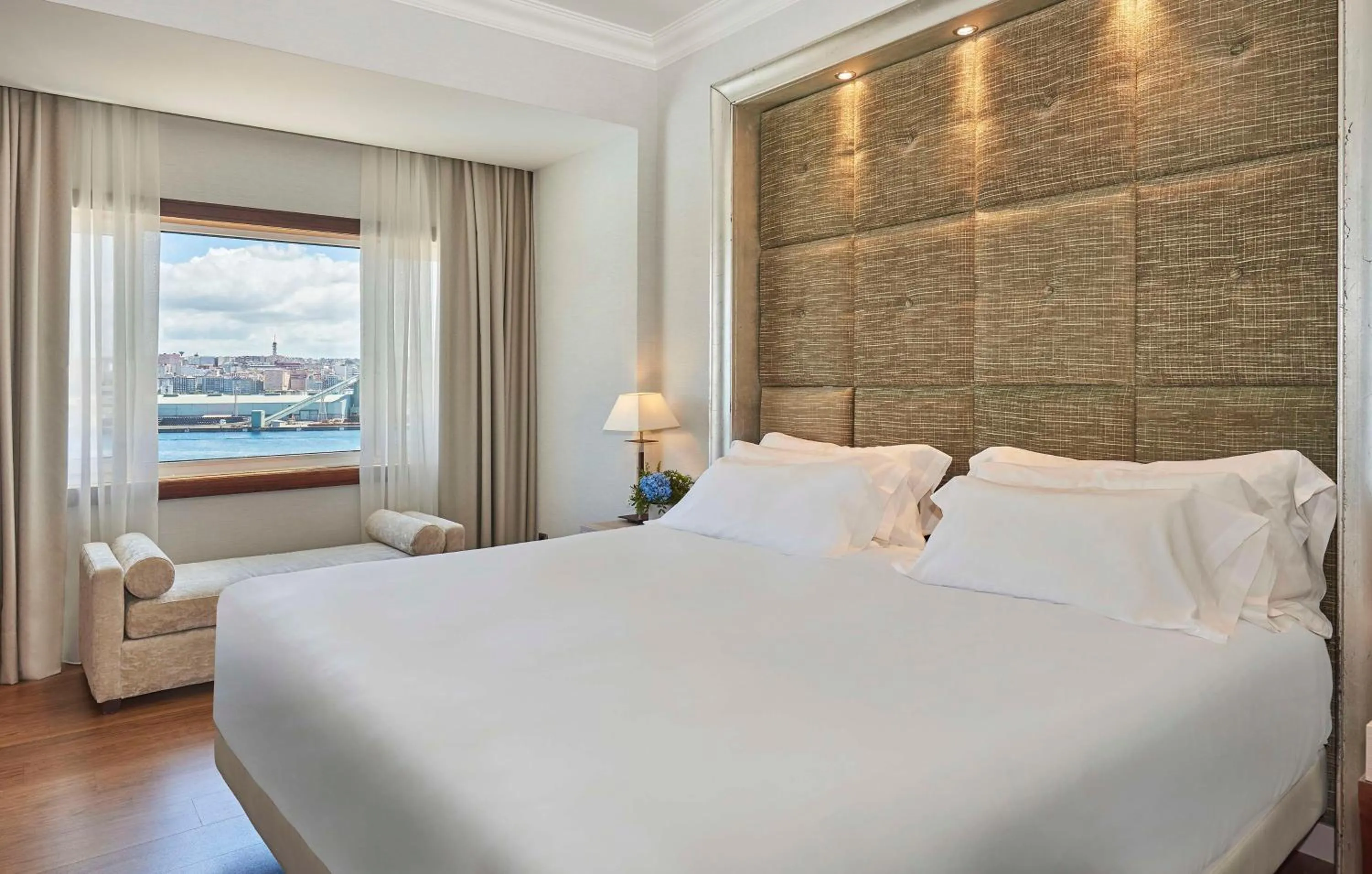 Photo of the whole room, Bed in NH Collection A Coruña Finisterre