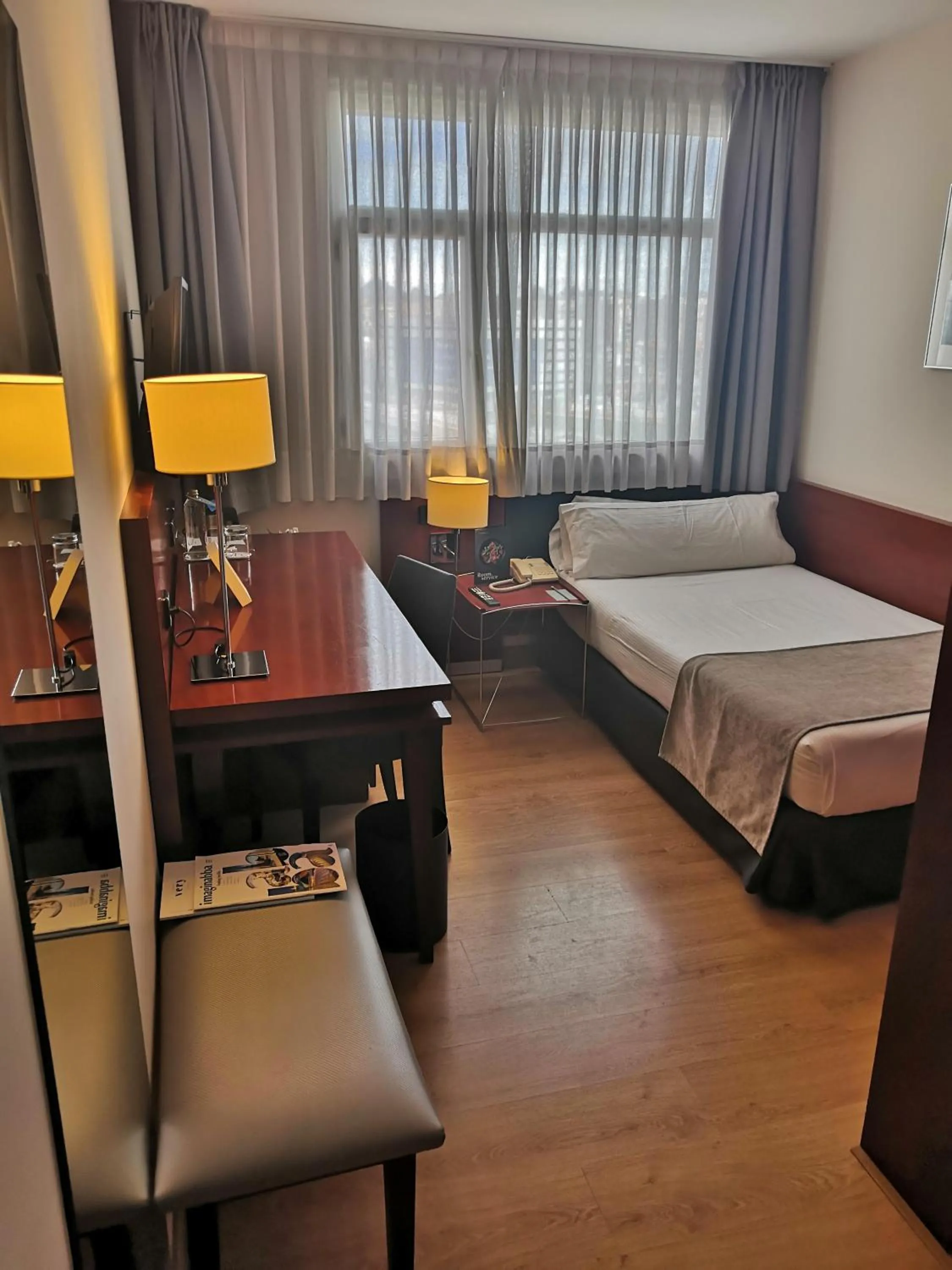 Bedroom, Bed in Abba Euskalduna Hotel