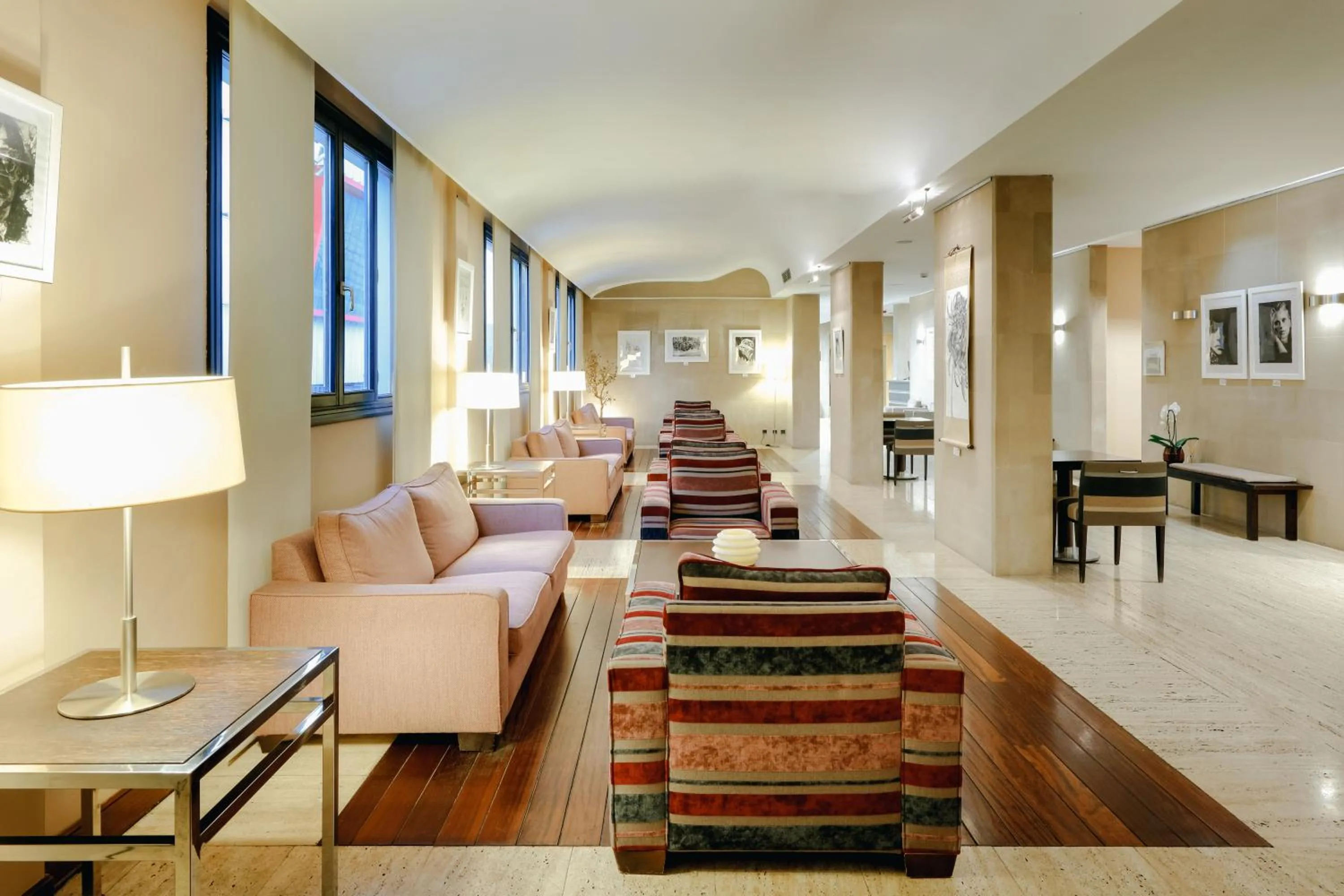 Seating area in Abba Euskalduna Hotel