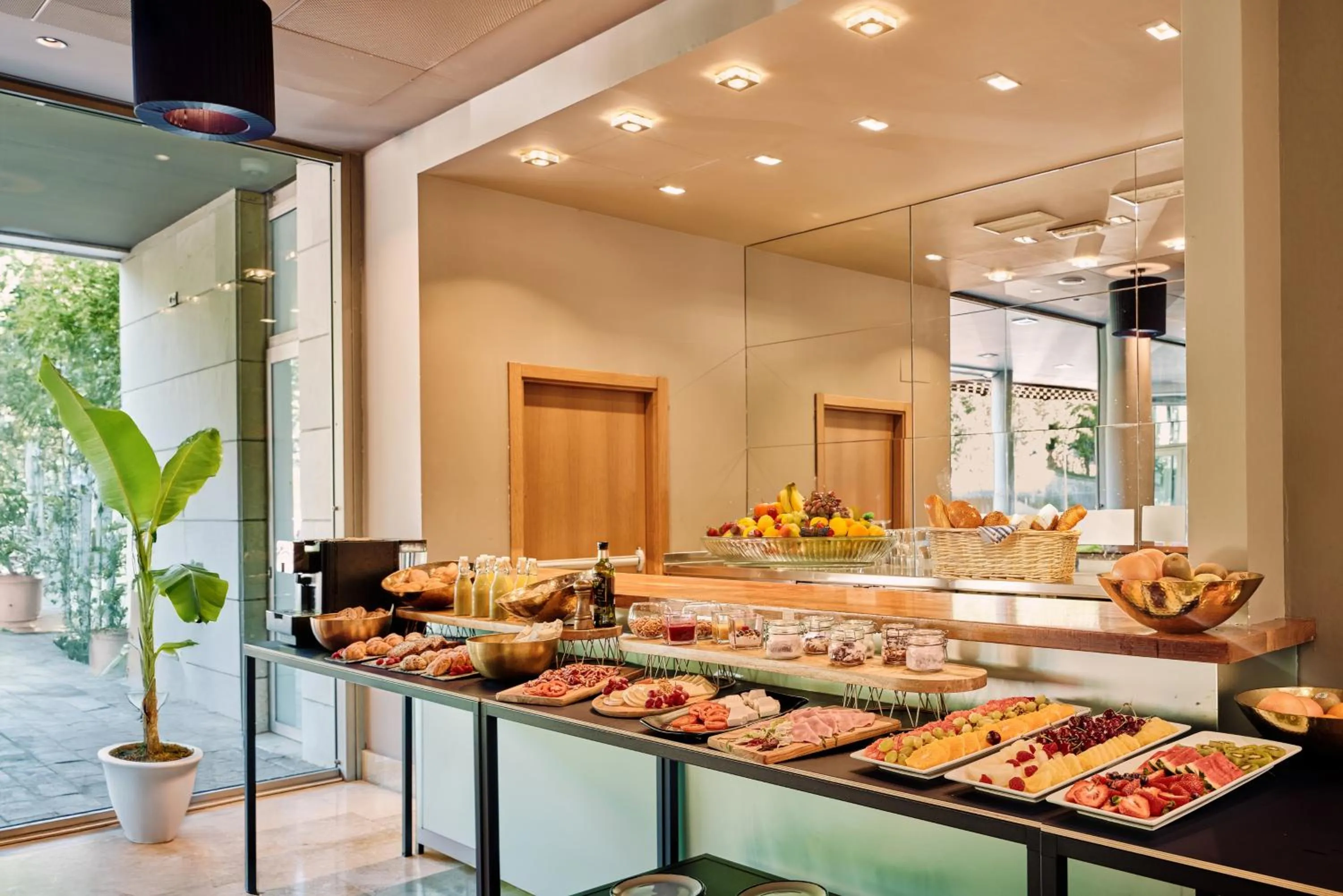 Buffet breakfast in Hotel Antik San Sebastián