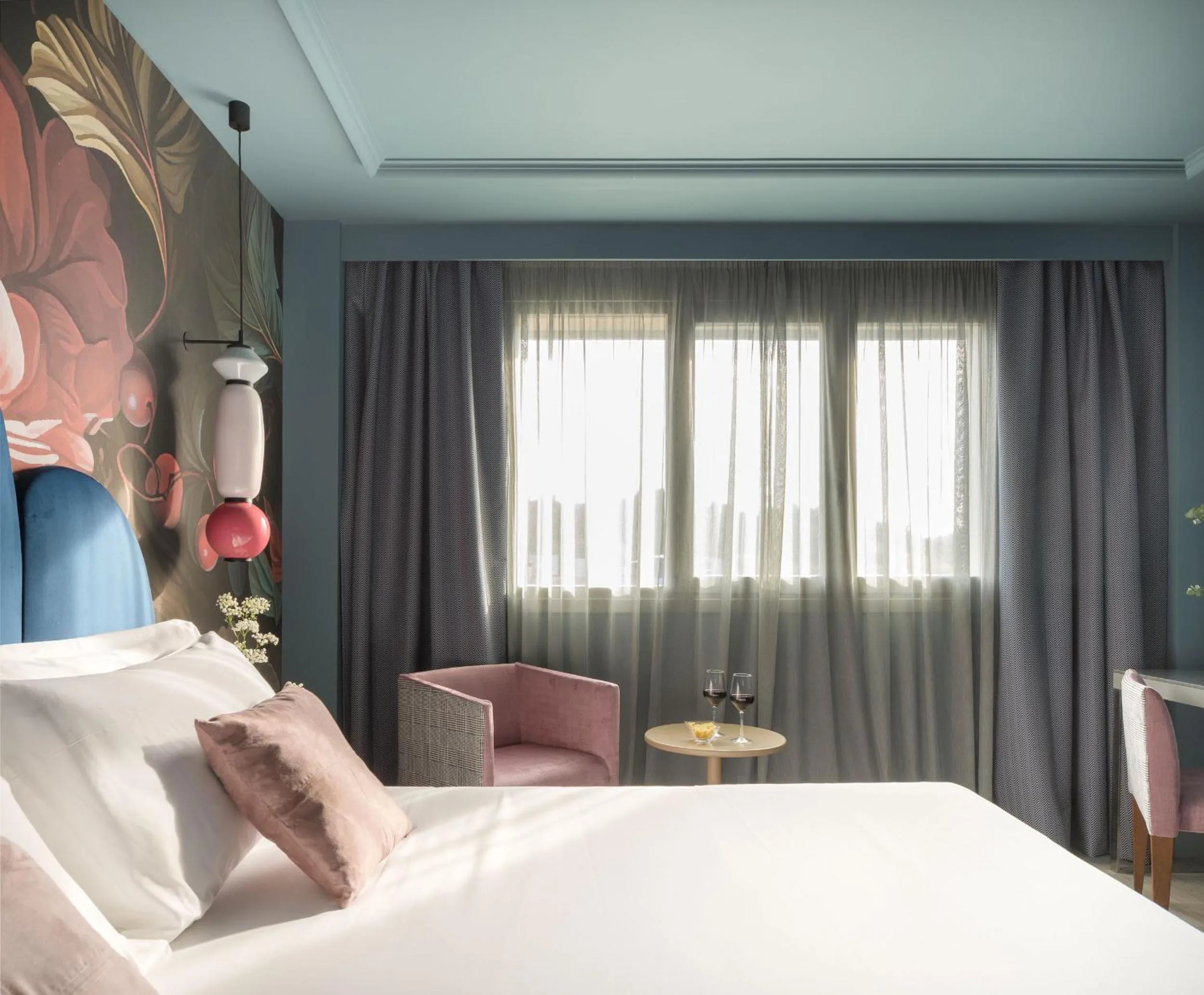 Photo of the whole room, Bed in Hotel Antik San Sebastián