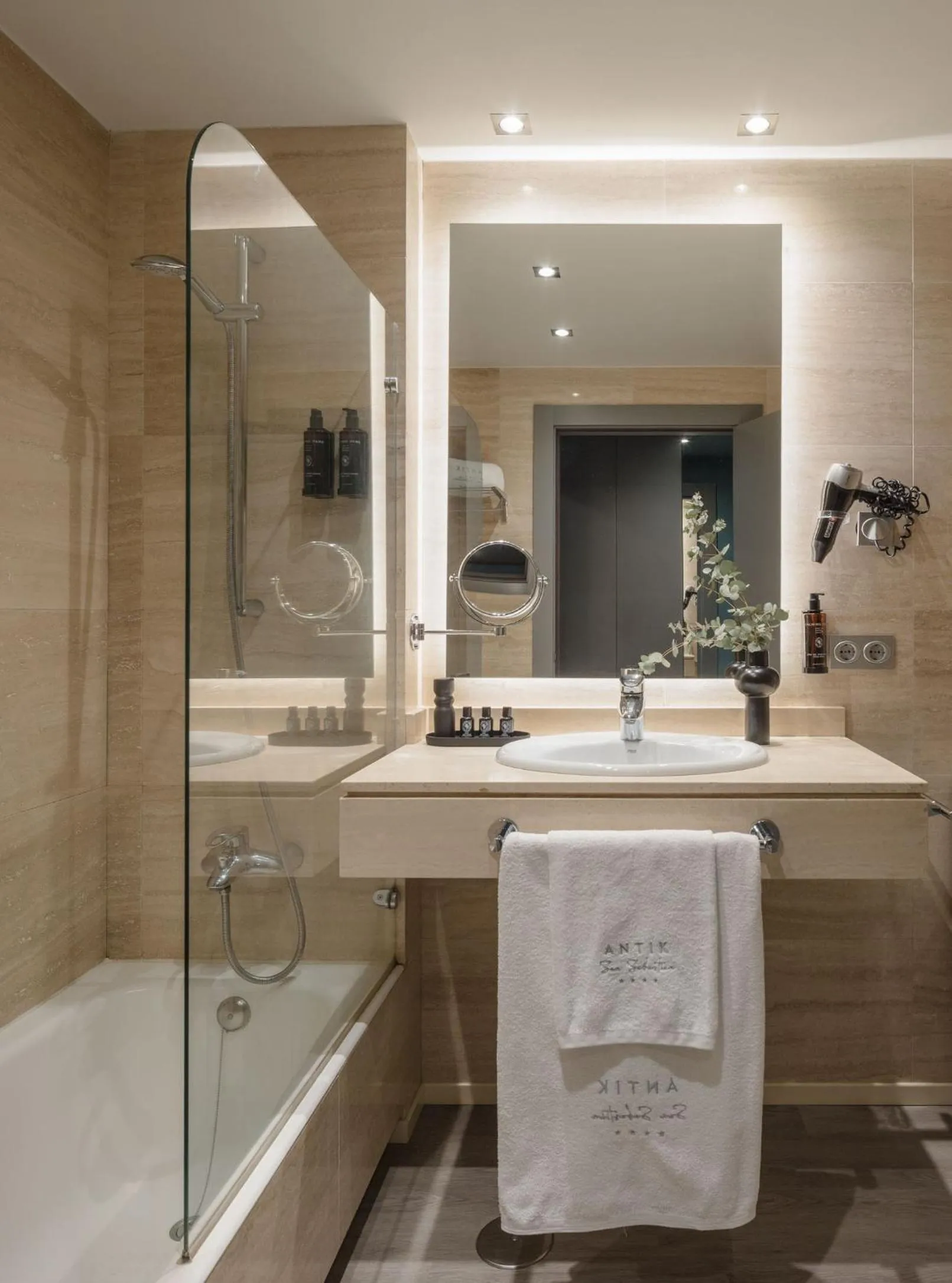 Bathroom in Hotel Antik San Sebastián